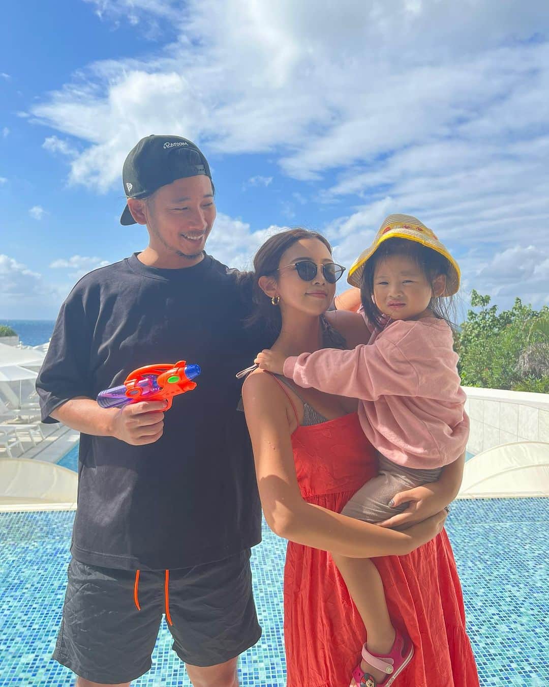 Yumaikaのインスタグラム：「最後の夏を感じに宮古島へ🏖  珊瑚を見て、娘が一言。 「ブロッコリーがいっぱい！」🥦  0歳の時から、海に連れて行ってるおかげなのか 深い場所でも、波にも、怖気づかず✌🏾 3歳になった今は　海もプールも大好きに💕  毎年、1〜2回は遊びにくる宮古島は いつのまにか家族行事になりました☺️  遊びに来る時は、必ず @masaru_tabiwaku に アテンドしてもらってます🫶🏾 素敵な旅にしてくれて、いつもありがとうございます🤍  つーちゃん、3歳のお誕生日おめでとう✨✨  これからもたくさん思い出つくっていこーね。👶🏻  #宮古島　#誕生日旅行」