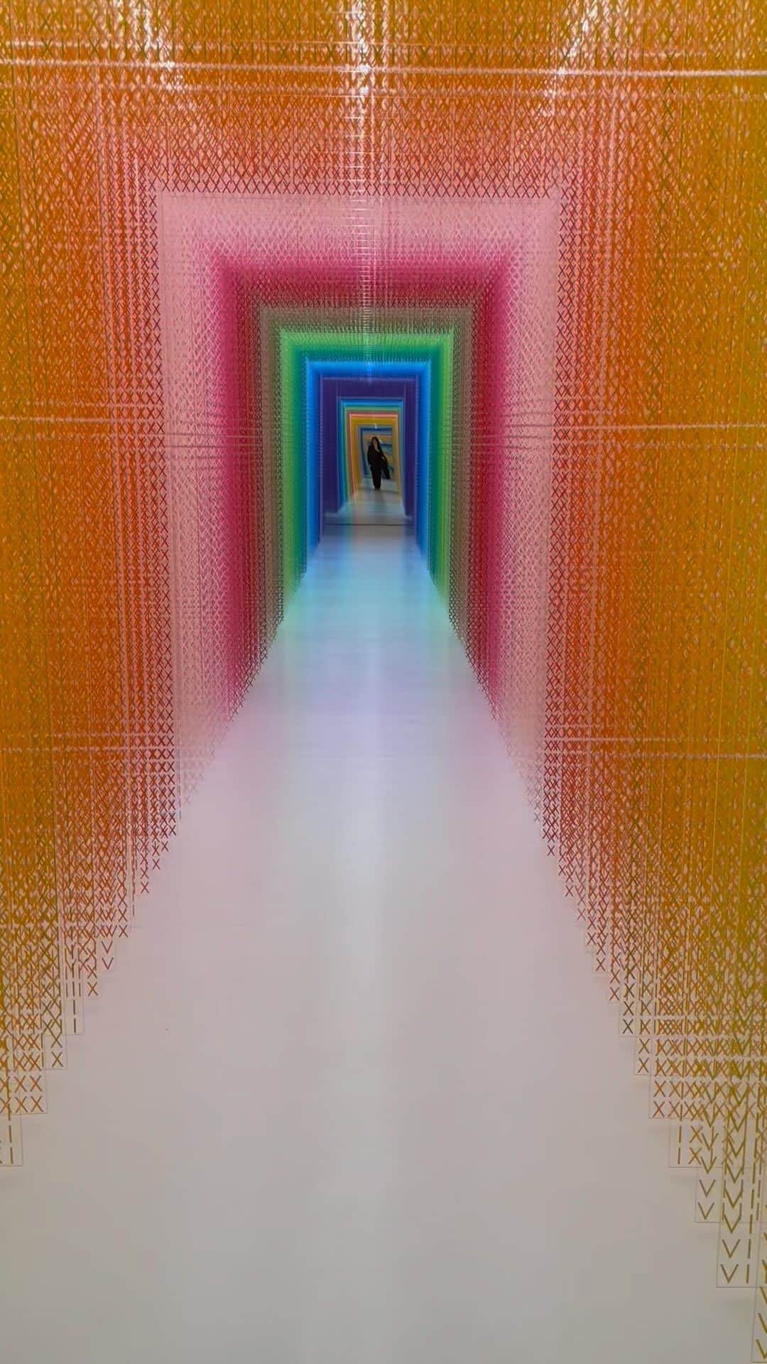 小橋めぐみのインスタグラム：「100 colors no.50 Serpenti  #BVLGARI #emmanuellemoureaux」