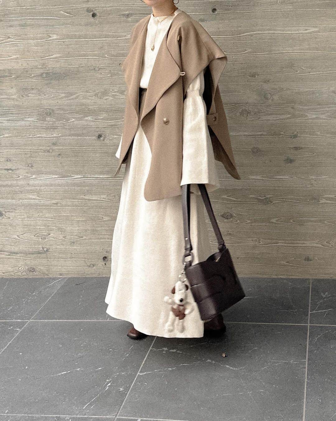 たかあしあかりさんのインスタグラム写真 - (たかあしあかりInstagram)「. ニットワンピースのコーデ🧶  いきなり冷え込んだ🥲 みんなも体には気をつけてね〜  @moitytto_ 11/16 販売 ⤵︎ ︎ フレアスリーブニットワンピース black/beige/natural FREE size ¥7,700 tax in  ⠀  ⠀  ⠀  ⠀  ⠀  #冬コーデ #韓国コーデ #淡色コーデ #ベージュコーデ #淡色コーデ #低身長コーデ  #ベージュコーデ #ニットコーデ  #イエベ秋 #低身長ファッション #ビスチェコーデ #zozotownで購入 #ニットワンピースコーデ」11月13日 20時51分 - akari___0302