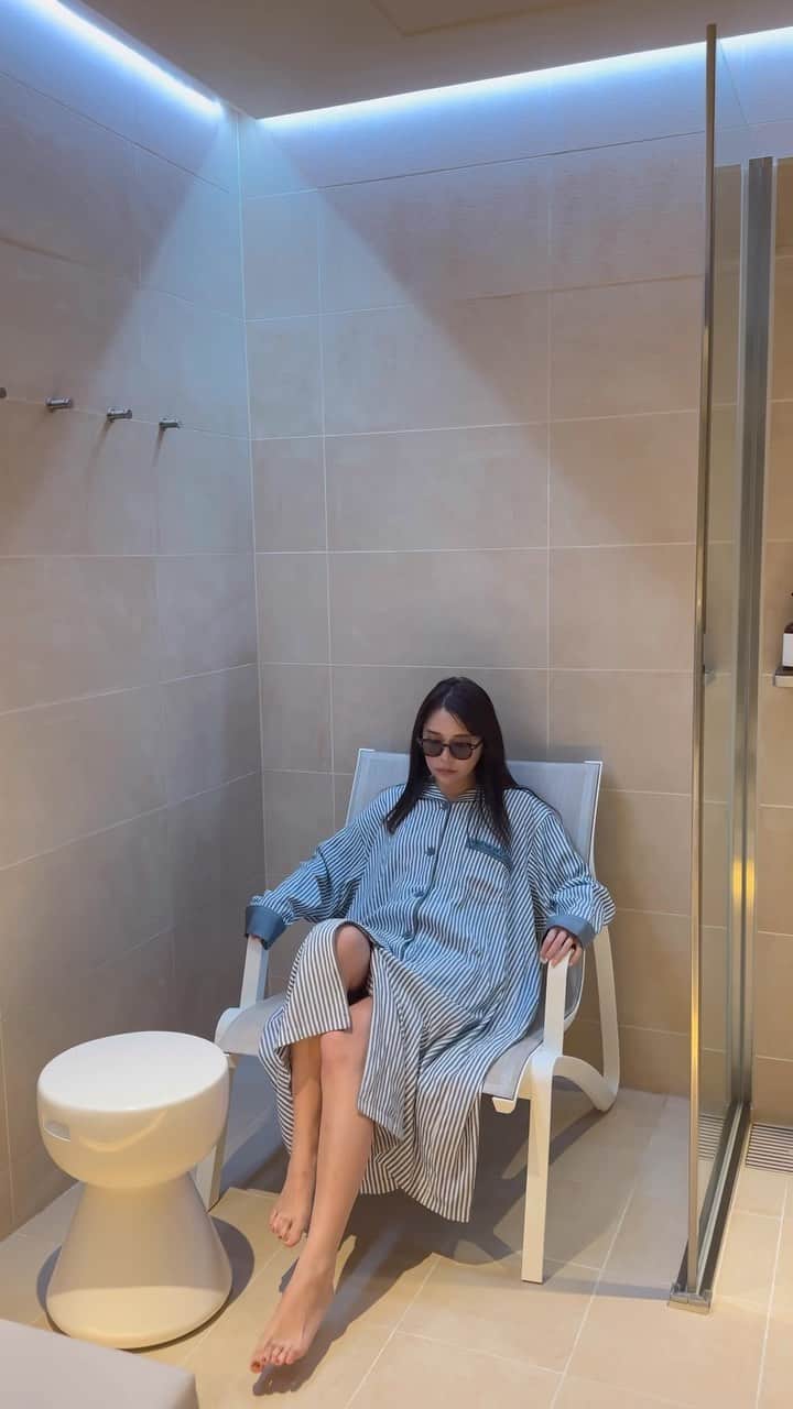 林田沙綾のインスタグラム：「⚫︎fav hotel 飛騨高山　 fav hotel takayama East  わたしの好みの空間で サウナも楽しめたしホテルも素敵でした✴︎ 朝食も🥞お洒落でゆっくり満喫！ 高山が本当にすきになった〜  「TAKAYAMA EAST開業記念」としてfav hotelフォロワー向け宿泊無料招待キャンペーンが10/15-11/15まで開催中みたい✴︎ FAVアカウントフォローすると招待が当たるよ⚫︎詳しくは最新の@favhotelの投稿を見てみてね🎄  #favhotel#favlux#favhoteltakayama #favluxhidatakayama#favhotelhidatakayaeast #sauna#hotel#pr #サウナ #ホテル #高山観光 #高山観光スポット #飛騨高山」