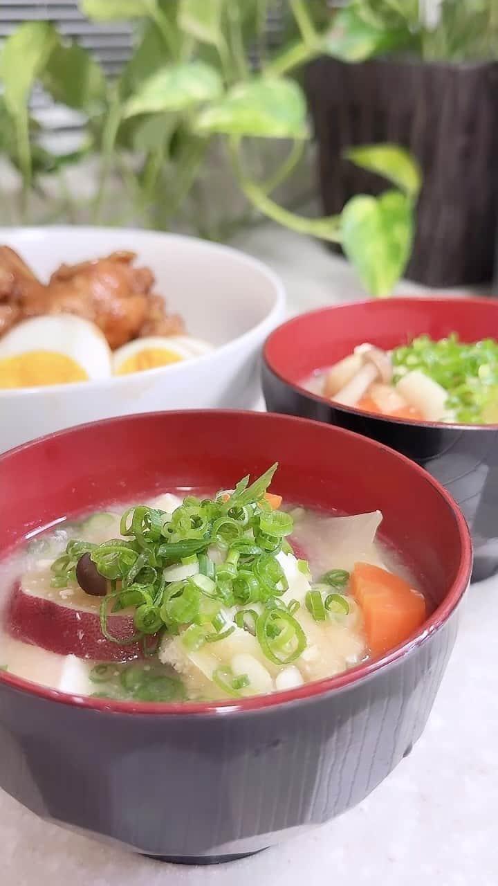 のインスタグラム：「#お疲れ様#晩御飯#おうちごはん #dinner  #手羽元の黒酢煮#疲労回復  #野菜のお味噌汁 #水谷雅子#水谷雅子の美容の秘訣シリーズ」