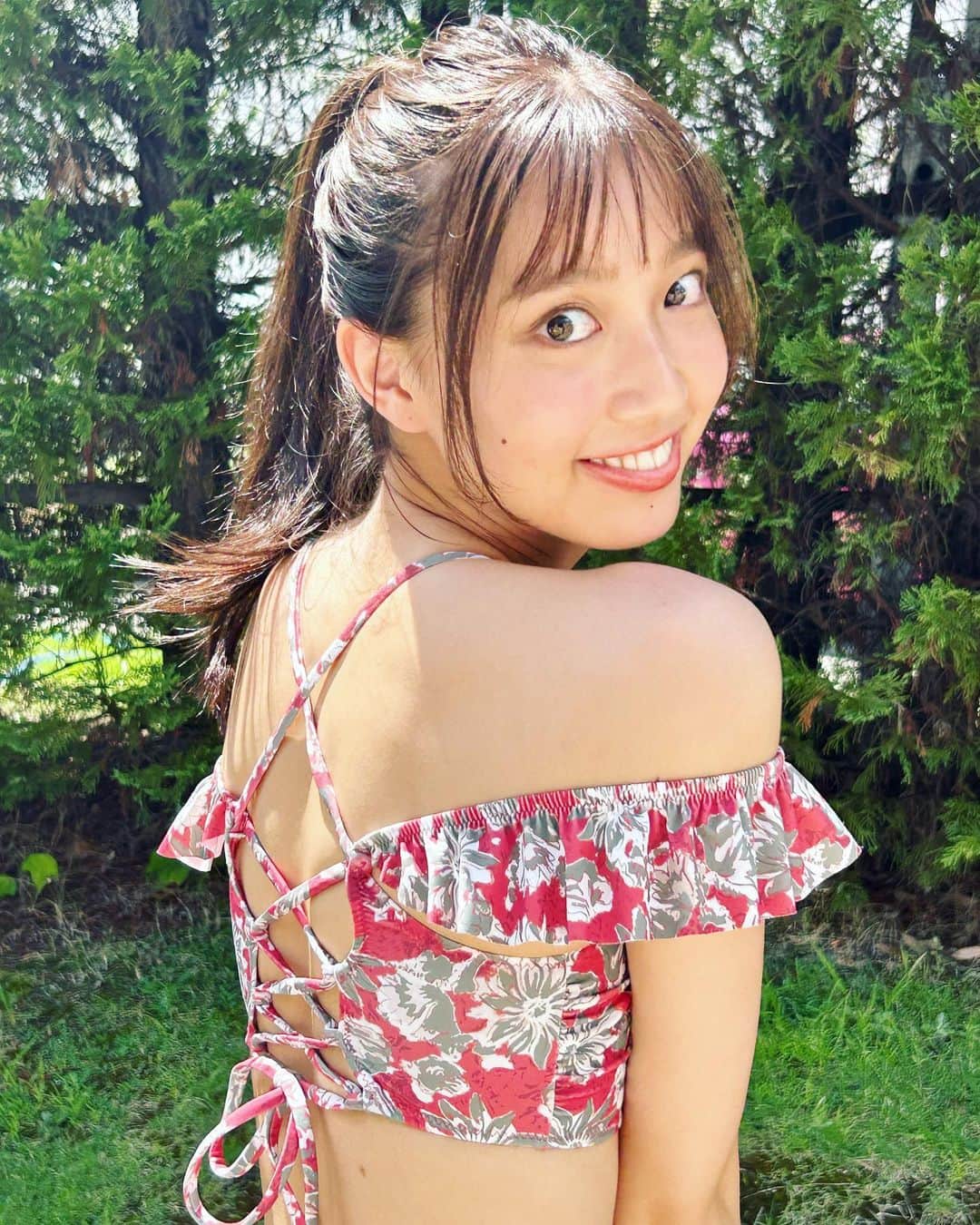 間瀬遥花のインスタグラム：「. 今となっちゃ考えられないくらい、 撮影日は真夏の暑い日だったのです☀️☀️ . . . #オフショット #カレンダー #2024」