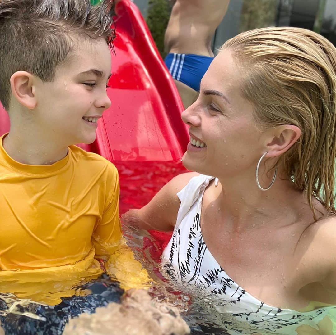 Ana Hickmannのインスタグラム：「Minha força, minha motivação, o amor da minha vida!!! É por ele que eu acordo e vou atrás dos meus sonhos todos os dias. Obrigada pelas mensagens de carinho. Hoje é um novo dia ☀️」
