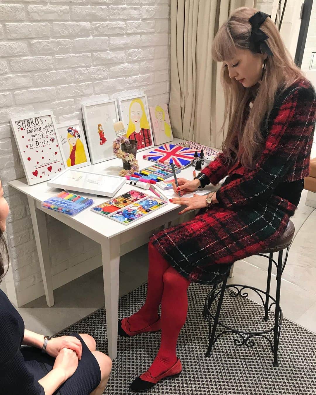 SHOKOさんのインスタグラム写真 - (SHOKOInstagram)「明後日11月15日(水)、S for Shoko青山店にてサイン会を開催致します✨ 絵画、書籍、CD、トートバッグなど、当店にて当日ご購入頂いたお好きなものにサインを入れさせて頂きます🎨お気軽にお越しください💕  日時: 11月15日(水)11〜14時まで 場所: S for Shoko青山店（表参道駅より徒歩2分） @sforshoko」11月13日 20時53分 - shoko_london