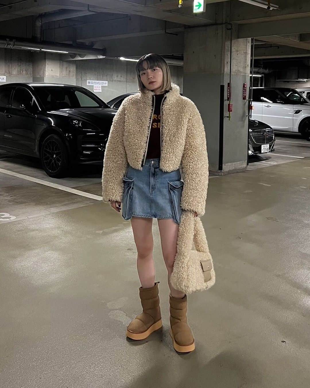 SLY OFFICIAL INFORMATIONのインスタグラム：「ㅤㅤㅤㅤㅤㅤㅤㅤㅤㅤㅤㅤㅤ #SLY_info @rika__kinoshita 【162cm】 ルミネエスト新宿スタッフ __________________________________ SLY店舗・WEBSTORE・ZOZOTOWNにて販売中 ☑︎LIGHT CROP BOA BZ (030GAR30-3300) IVOY,BLU,Multi ㅤㅤㅤㅤㅤㅤㅤㅤㅤㅤㅤㅤㅤ 11/17(金)店舗入荷予定 ☑︎MESSAGE SHAGGY JQ TOPS (030GAZ70-3870) IVOY,D/RED ㅤㅤㅤㅤㅤㅤㅤㅤㅤㅤㅤㅤㅤ ☑︎WASHED JW S/SK-C (030GAI11-5190) BLU  ☑︎BOA HANDLE BAG (030GAM55-2990) Multi,IVOY,BLU ㅤㅤ ☑︎PLATFORM PUFFER BOOTS (030GAA55-3820) BLK,CAM __________________________________ ※配送の都合により発売日が異なる場合がございます。 ※店舗により在庫状況が異なります。 #SLY #SLY_fav」