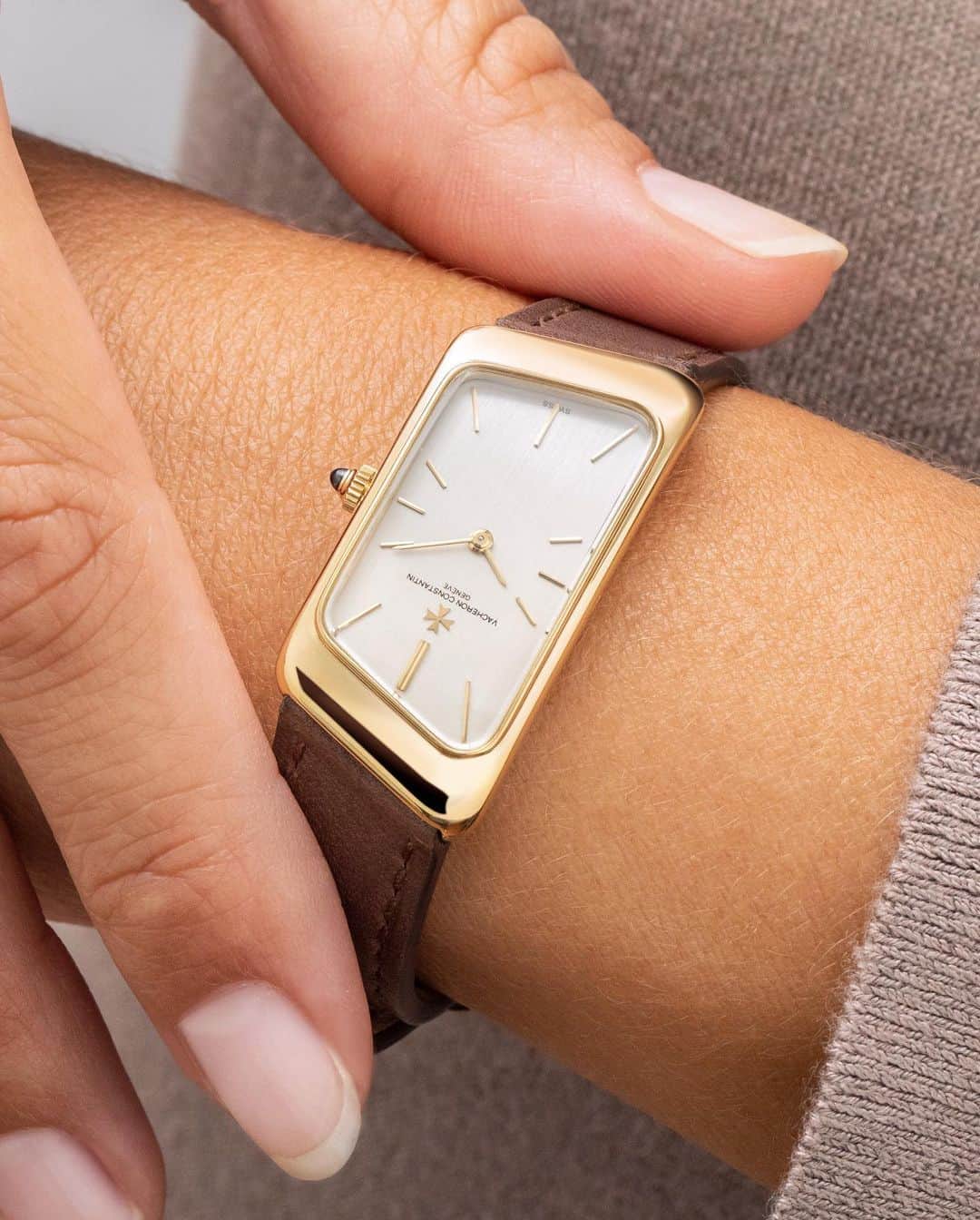 ヴァシュロン コンスタンタンのインスタグラム：「Discover the mystical relics of time itself 🔍  Les Collectionneurs - Amidst the halls of Vacheron Constantin, a symphony of skilled artisans and historians spin enchantments that transcend time.   From the gifted watchmakers and craftsmen of the restoration workshop to the venerable historians of the Style & Heritage team, each soul conjures the essence of magic to animate vintage watchmaking. It is through their mastery that this ancient art form continues to flourish, casting a spell that reverberates across the ages.  #VacheronConstantin #OneOfNotMany #vacheron #thehourlounge #watches #watch #watchesofinstagram #horology #watchoftheday #instawatch」