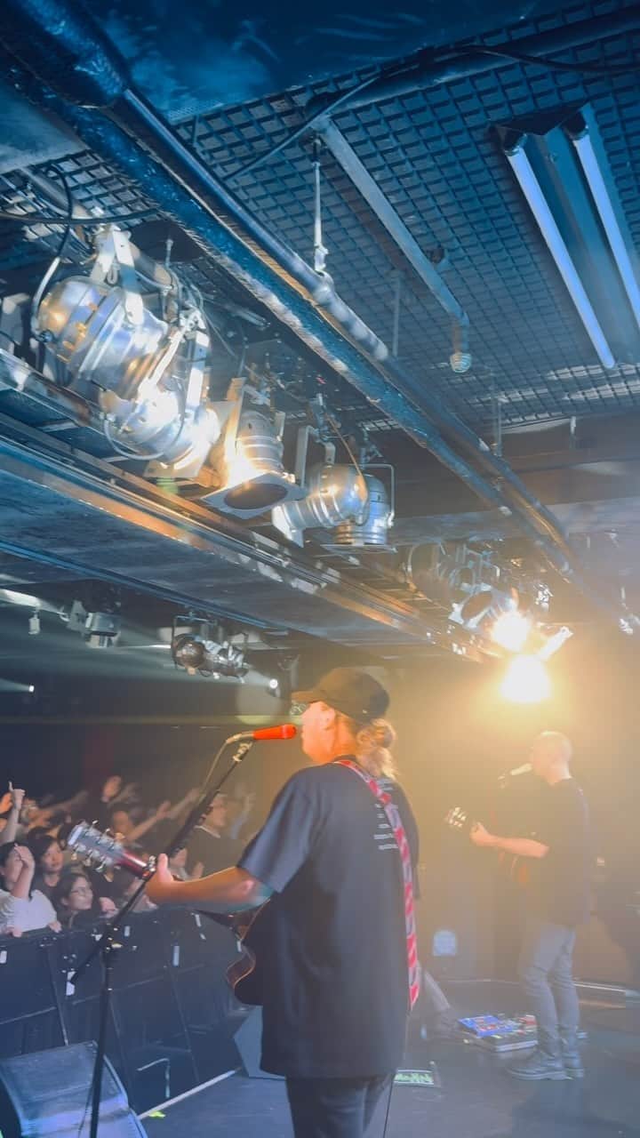のインスタグラム：「ㅤㅤㅤㅤㅤㅤㅤㅤㅤㅤㅤㅤㅤ FC TOUR 2023 VIP NIGHT 無事閉幕✨ 4年ぶりの5都市ツアー ㅤㅤㅤㅤㅤㅤㅤㅤㅤㅤㅤㅤㅤ コロナ禍も待ち続けて下さった方 初めてライブに参加された方 ㅤㅤㅤㅤㅤㅤㅤㅤㅤㅤㅤㅤㅤㅤㅤㅤㅤㅤㅤㅤㅤㅤㅤㅤㅤㅤそして今回お会いできなかった方も ㅤㅤㅤㅤㅤㅤㅤㅤㅤㅤㅤㅤㅤ MONKEY MAJIKを応援してくださり ありがとうございます。 ㅤㅤㅤㅤㅤㅤㅤㅤㅤㅤㅤㅤㅤ どうか、これからも一緒に年を重ねて下さい🙇‍♂️ ㅤㅤㅤㅤㅤㅤㅤㅤㅤㅤㅤㅤㅤㅤㅤㅤㅤㅤ #monkeymajik #fclive #vipnight」