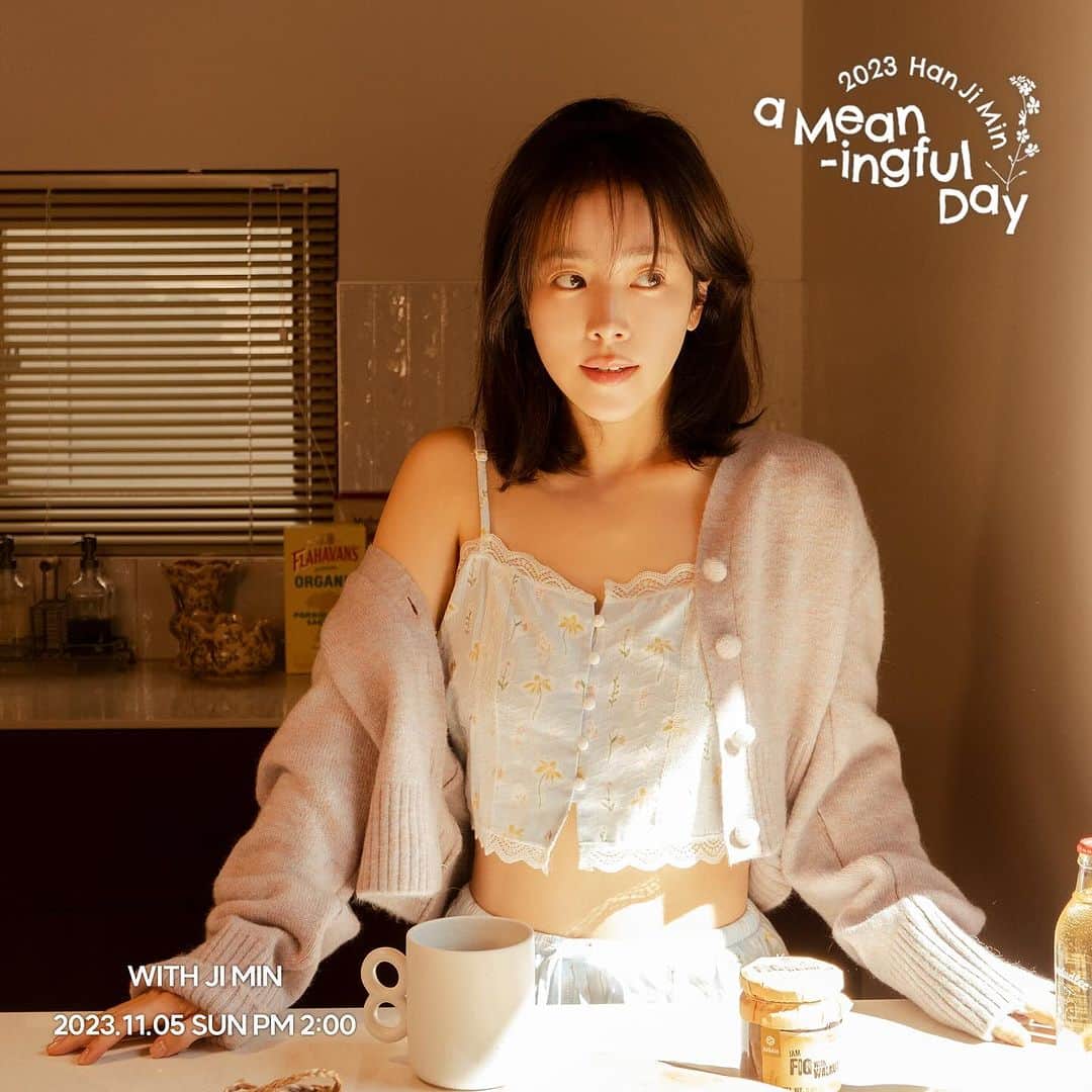 ハン・ジミンのインスタグラム：「. 2023.11.05 잊지 못할 ‘a Mean-ingful Day🌼’  꿈만 같던 시간이었어요.🫧 채워주신 모든 마음들 소중히 담아 그날의 약속 지켜갈게요🙏🏻 같이 자리 하지 못하신 분들께도 감사함과 함께 미안한 마음도 전해요…🥲  노래 영상은  enustiK, holic 님이 찍어주신 영상이에요.🙂 부족하지만 팬분들께 들려드리고 싶었던 노래라  짧게나마 담아봤어요.🙊  준비하느라 고생 많이 해주신 BH 식구들과 이진호 감독님, 윤재원 기타 선생님, 그리고 많은 스텝분들 모두 고맙고 감사합니다!🙏🏻」