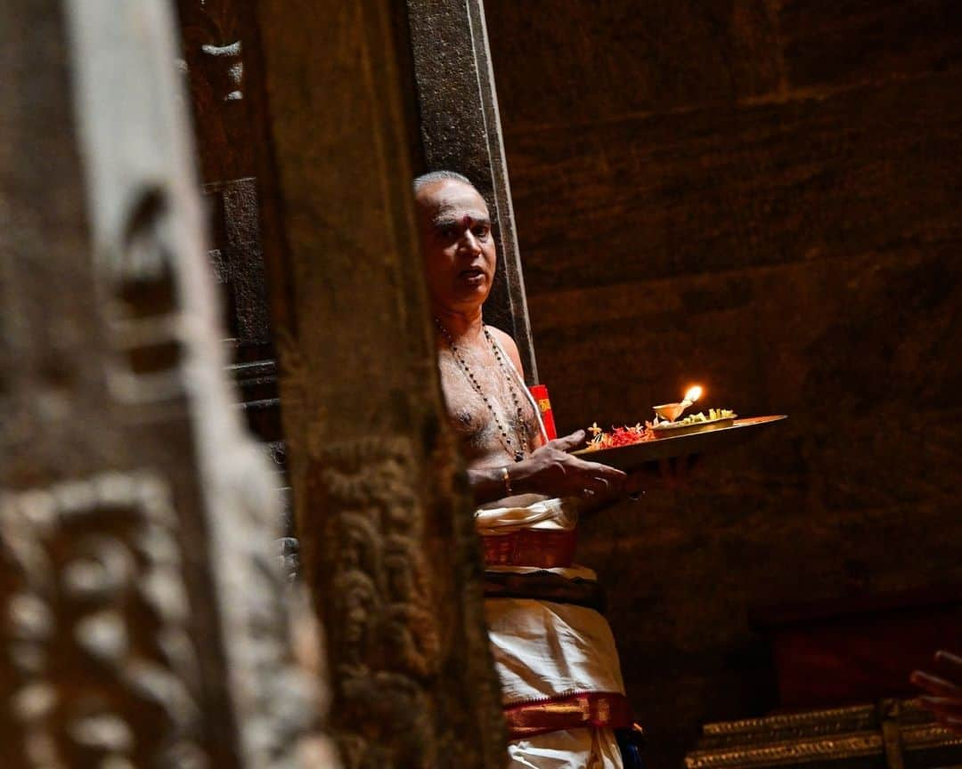 AFP通信さんのインスタグラム写真 - (AFP通信Instagram)「Diwali is celebrating by millions people around the world. The festival of lights marks the Hindu new year and the end of summer.⁣ ⁣ 1 - Earthen oil lamps are placed over the rangoli, a decorative design, on the occasion of the Hindu festival of Diwali, in New Delhi.⁣ ⁣ 2 & 3 - Hindu devotees light earthen lamps on the banks of the Sarayu River on the eve of Diwali in Ayodhya.⁣ ⁣ 4 - Sikh devotees light oil lamps on the occasion of Diwali festival at the illuminated Golden Temple in Amritsar.⁣ ⁣ 5 - A woman places earthen oil lamps on the occasion of Diwali in New Delhi.⁣ ⁣ 6 - A house is illuminated with lights on the occasion of Diwali in New Delhi.⁣ ⁣ 7 - A Hindu priest offers prayers during the celebrations to mark Diwali at a temple in Colombo. ⁣ ⁣ 8 - A Hindu devotee offers prayers during the celebrations to mark Diwali at a temple in Colombo.⁣ ⁣ 9 - Students light earthen oil lamps on the occasion of the Diwali in Guwahati.⁣ ⁣ 10 - Fireworks light up the night sky during Diwali in Mumbai.⁣ ⁣ 📷 Biju BORO ⁣ 📷 @sajjadafp⁣ 📷 @sanjaykanojia07⁣ 📷 Ishara S. KODIKARA ⁣ 📷 @indrapix⁣ 📷 @narindernanu⁣ ⁣ #AFPPhoto」11月13日 21時01分 - afpphoto