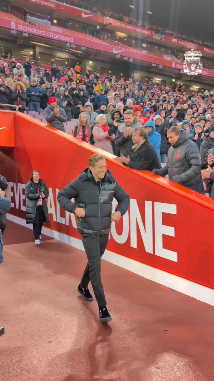 ルーカス・レイヴァのインスタグラム：「A warm reception for Lucas at Anfield yesterday ❤️」