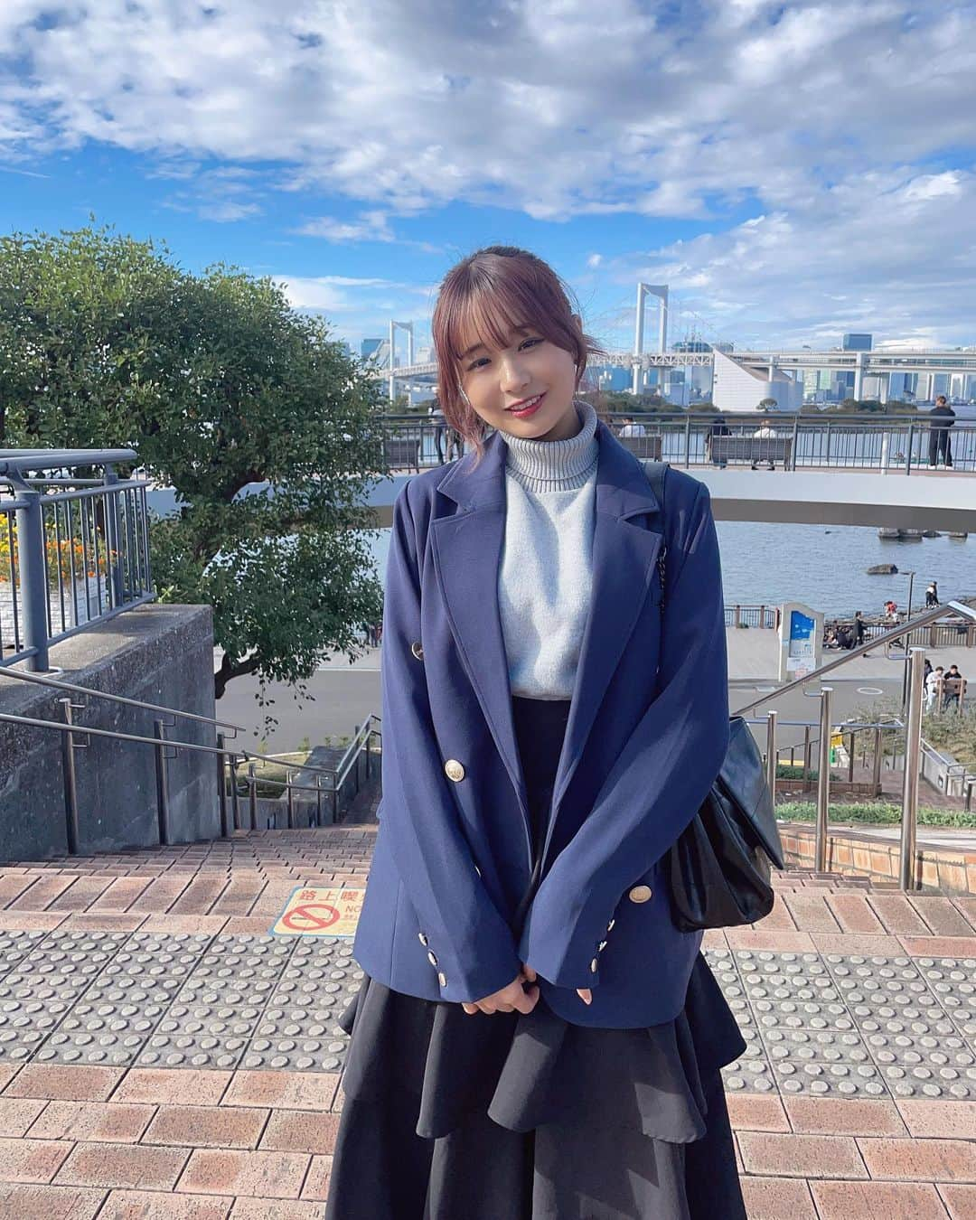 岩間妃南子さんのインスタグラム写真 - (岩間妃南子Instagram)「・ ・ jacket/ @darich_official  knit・bag/ @zara  skirt/ @violettaofficial_jp  ・ もうジャケット着れる季節終わってしまう😢 秋ってなんでこんなに短いの？？？ みんなから好かれてるのにもったいない！ ・ ・ ・ #ジャケットコーデ #ジャケットスタイル #ダーリッチ #darich #zara #violetta」11月13日 21時03分 - hinako.1116