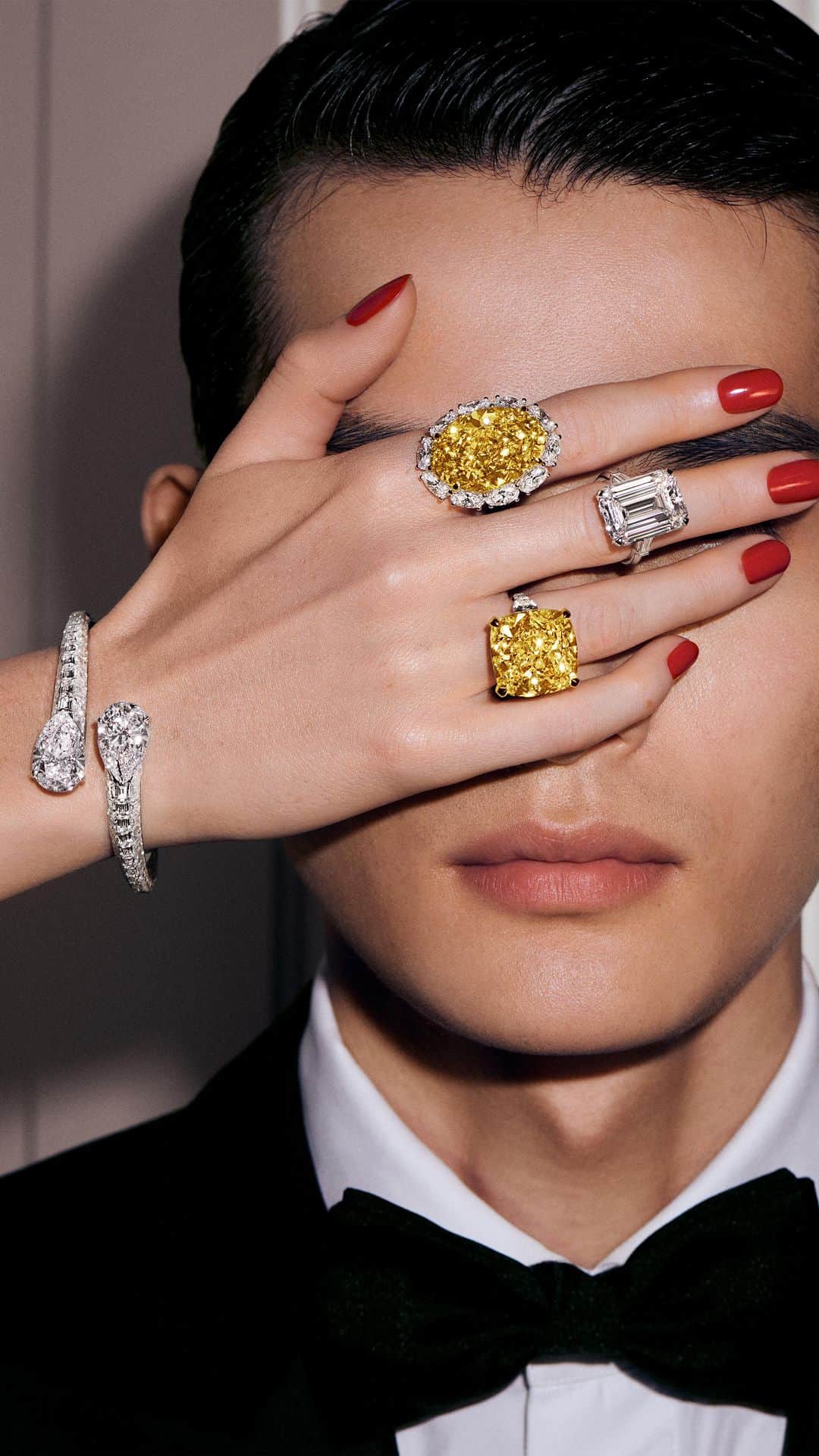 Graffのインスタグラム：「Striking Solitaires. Close your eyes and wish for extraordinary and rare diamond rings from Graff.  #GraffWishes #GraffDiamonds」