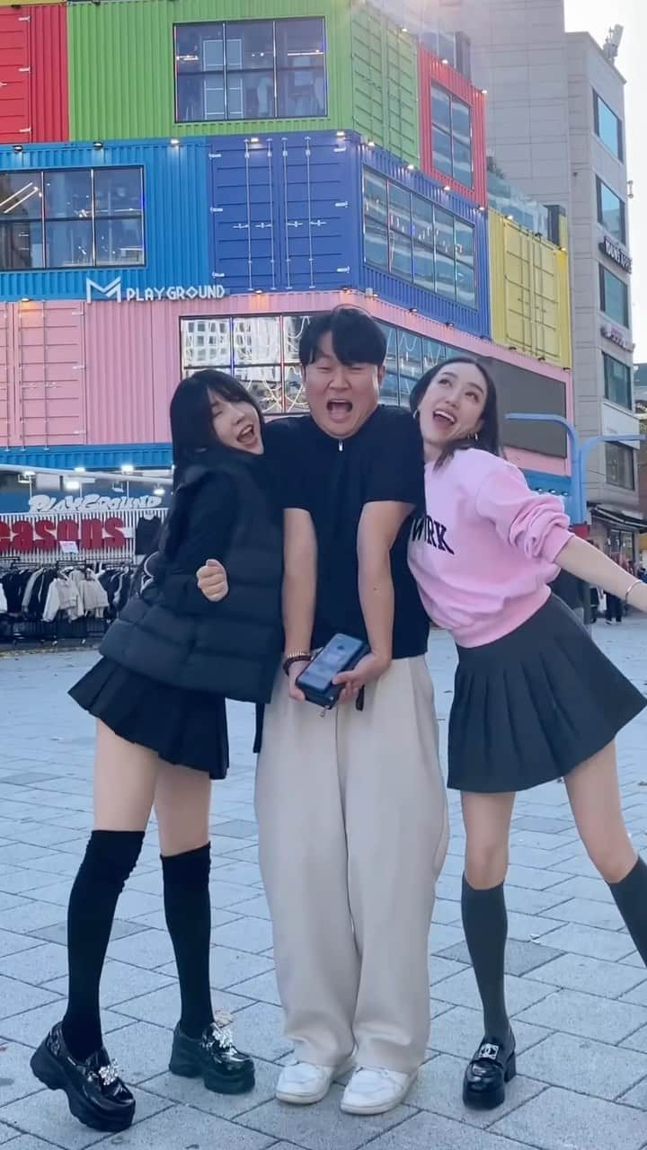 ゆかのインスタグラム：「In Hondae Street🤣💗  . . . #reels #reelsviral #dance #dancechallenge #viral #explore #funny #friends #couple #웃긴짤 #댄스 #댄스챌린지 #커플 #친구 #面白い #ダンス #弘大 #韓国 #韓国旅行 #カップル」