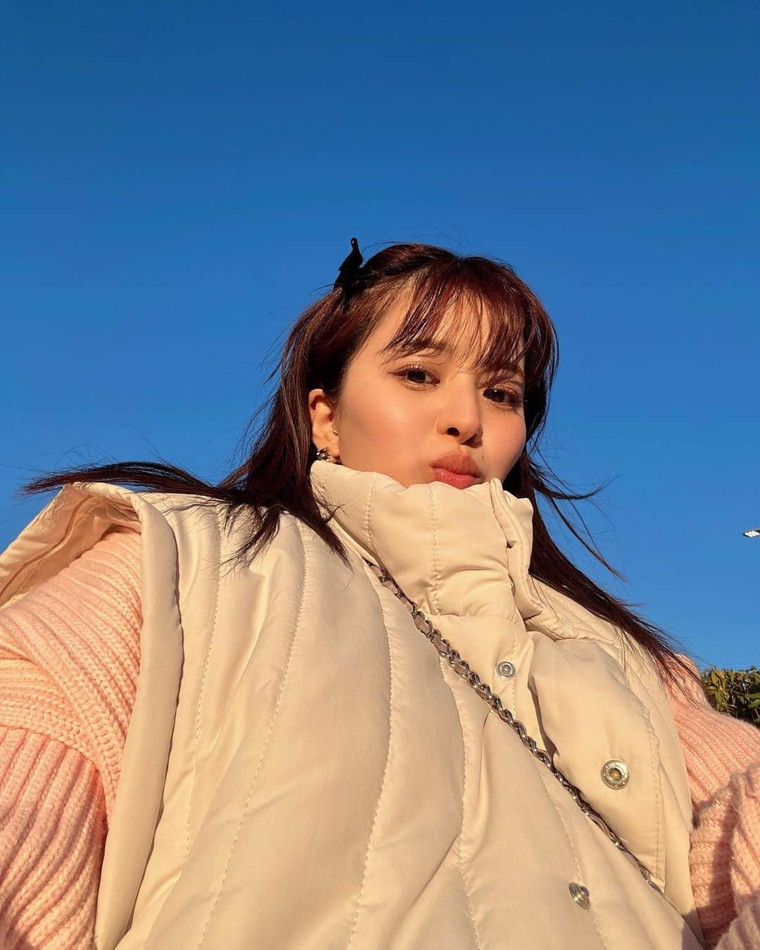 田中優衣さんのインスタグラム写真 - (田中優衣Instagram)「アウターなんて考えられないって思ってたのに 急に寒くなってアウター着れましたわ🙌♡  今日はキラキラメイク✨に お気に入りピアスをつけて。 最近リルのピアス毎日違うのつけてる〜♡」11月13日 21時13分 - heisei_8nen
