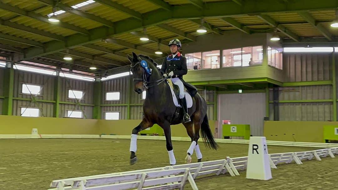 林伸伍のインスタグラム：「全日本馬場馬術選手権 5年ぶり4度目のチャンピオンとなることができました 東京オリンピック代表コンビとして２日間良い演技をしたかったですが自由演技でかなり物見をしてしまい納得いく演技ができなかったことは残念でした。 しかしながら馬事公苑リニューアルオープンイベントからのタイトなスケジュールをこなしてタイトルをもたらしてくれたスコラリに感謝です🙏 そして今大会では出場した4種目全て優勝することができました 頑張ってくれた全ての馬たち、サポート、応援していただいた全ての方々に心より感謝いたします。」