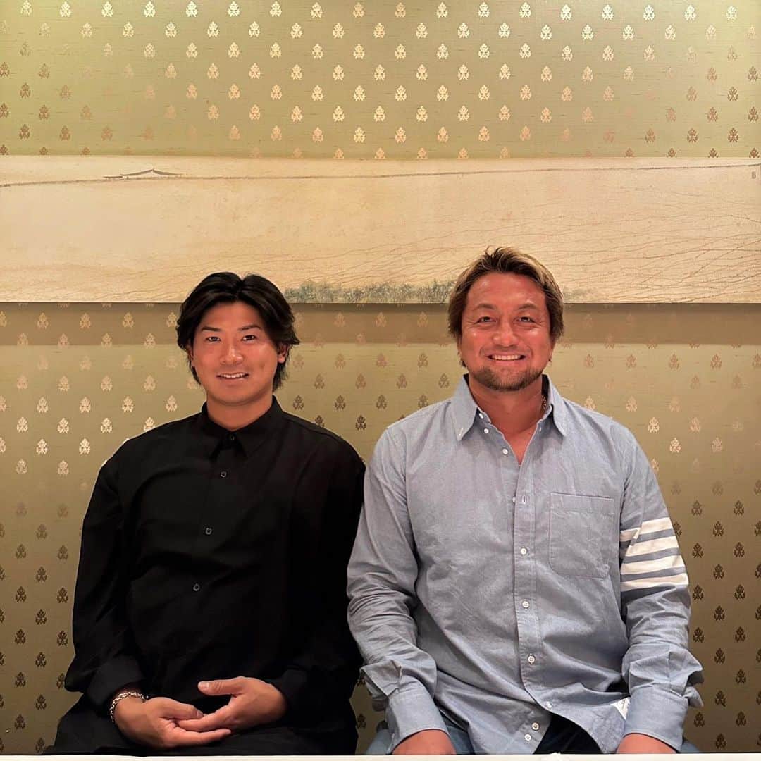 澤村拓一のインスタグラム：「先日、今永君と食事しました😄 沢山話をして良い時間を過ごせました!! 彼が決断して選んで進んだ道を応援してます⚾️🍀 誘ってくれて有難う🙏」