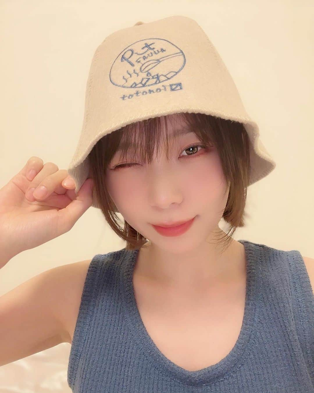 三井里彩さんのインスタグラム写真 - (三井里彩Instagram)「急に寒くなったよね:;((•﹏•๑)));:風邪ひかないようにね🤧 サウナ行きたい🔥💦みんな行ってる？  ウール100%サウナハット🧖🏻‍♀️ᴳᴱᵀ🧢  洗濯🆗断熱性はタオルの2倍❕ 吸水性4倍・速乾性5倍って凄い👏  わたしは髪の毛絶対痛めたくないから守るよ👳🏻‍♀️🛡️ 頭を熱から守るためにも大事🙆🏻‍♀️ 目下まですっぽり被れる😌~♪*ﾟ  キャンプやレジャーにも使えるからおすすめ🏕️☀️  🔻店内全品対象クーポンコード 【Pit05】12/31まで15%オフ💡  http://www.pit-life.shop/  PR @pit_life_official #サウナハット #サ活 #サウナ女子 #サウナ帽子 #ピットライフ #サウナグッズ #pitlife #サウナー #サウナ部」11月13日 21時32分 - risa__mitsui