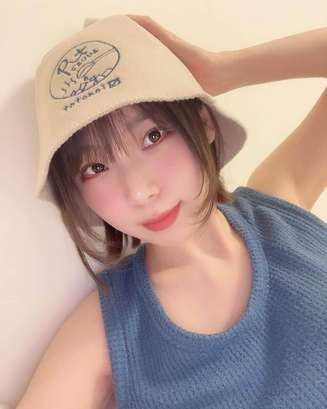 三井里彩さんのインスタグラム写真 - (三井里彩Instagram)「急に寒くなったよね:;((•﹏•๑)));:風邪ひかないようにね🤧 サウナ行きたい🔥💦みんな行ってる？  ウール100%サウナハット🧖🏻‍♀️ᴳᴱᵀ🧢  洗濯🆗断熱性はタオルの2倍❕ 吸水性4倍・速乾性5倍って凄い👏  わたしは髪の毛絶対痛めたくないから守るよ👳🏻‍♀️🛡️ 頭を熱から守るためにも大事🙆🏻‍♀️ 目下まですっぽり被れる😌~♪*ﾟ  キャンプやレジャーにも使えるからおすすめ🏕️☀️  🔻店内全品対象クーポンコード 【Pit05】12/31まで15%オフ💡  http://www.pit-life.shop/  PR @pit_life_official #サウナハット #サ活 #サウナ女子 #サウナ帽子 #ピットライフ #サウナグッズ #pitlife #サウナー #サウナ部」11月13日 21時32分 - risa__mitsui