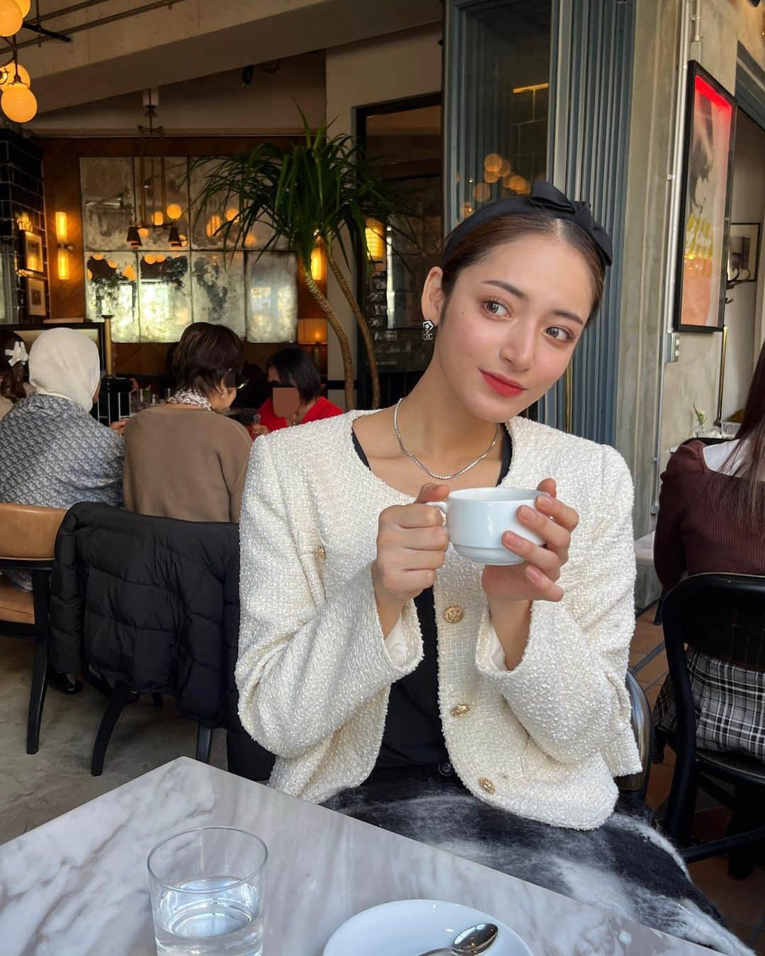 RAMIKAさんのインスタグラム写真 - (RAMIKAInstagram)「地元のお友達が東京旅行に来てて 一緒にランチ~🍽️ やっぱり楽しいなあ幸せな休日🐒🥹 一気に寒くなったから マフラー🧣つけ始めました🙊」11月13日 21時42分 - __ramiiika