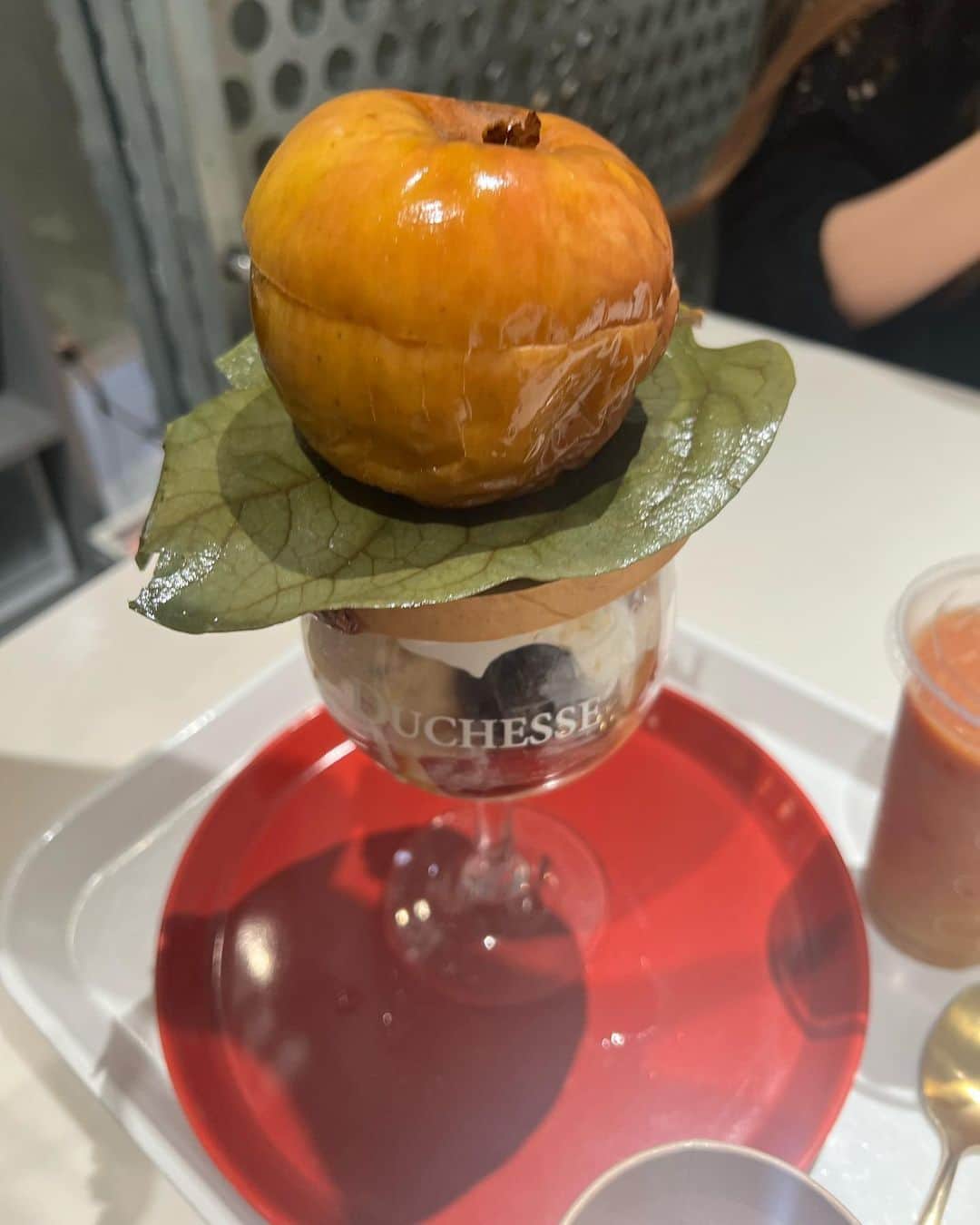 川村文乃さんのインスタグラム写真 - (川村文乃Instagram)「今夜24:59~放送の MBS「西乃風ブラン堂」は 奈良県五條市の堀内果実園について🍊🍍  収録後植村さんと一華ちゃんと パフェ食べに行きました☺️  焼きりんご園とももすももスムージー🍑  #ANGERME#アンジュルム#川村文乃#西乃風ブラン堂#堀内果実園」11月13日 21時38分 - ayano_kawamura.official