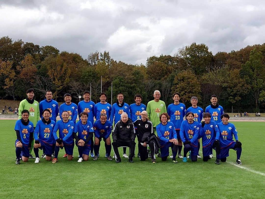 中田浩二さんのインスタグラム写真 - (中田浩二Instagram)「宝くじドリームサッカーin庄原市  急に寒くなりましたが、サッカー教室とドリームマッチ⚽️ ドリームマッチでは珍しく右足で1得点で、寿人と一緒にMVPもいただきました〜 関係者の皆様、ありがとうございました！  #宝くじドリームサッカー  #広島県庄原市 #日本代表ob  #79年組 #比婆牛」11月13日 21時40分 - koji.nakata_official