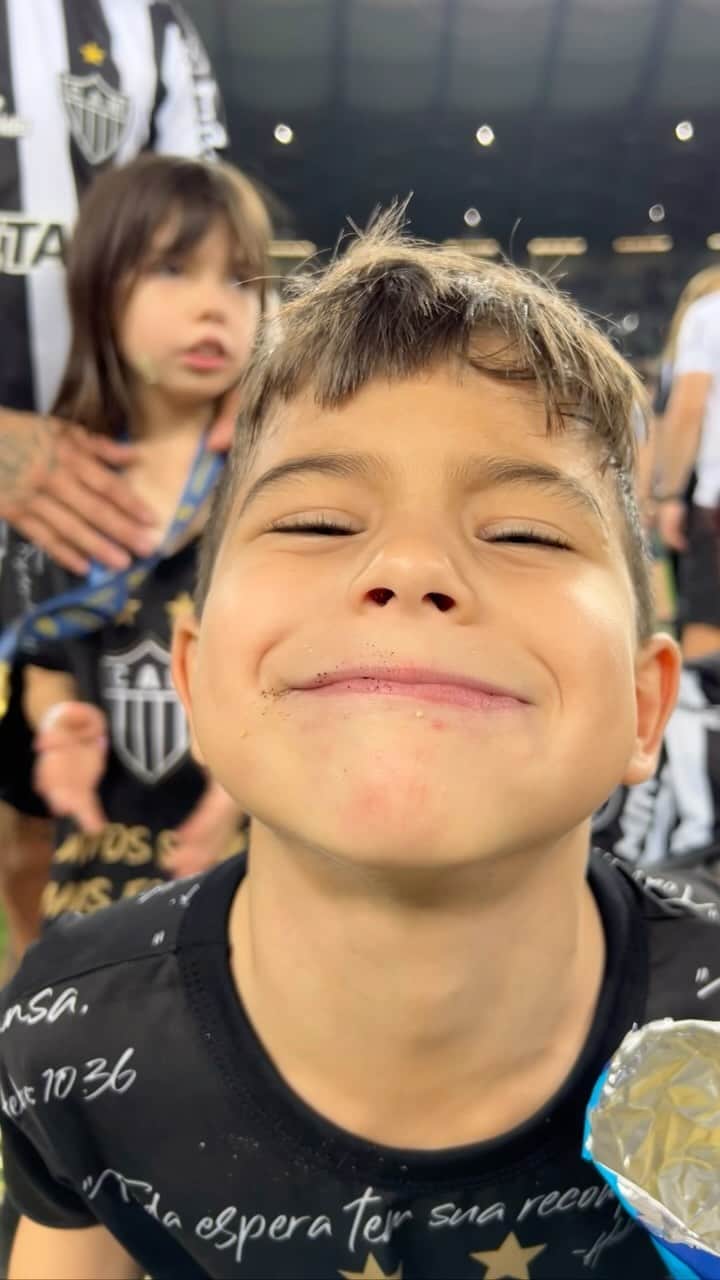 エドゥアルド・バルガスのインスタグラム：「Meu jogador caro !! Felicidades hijo que seas siempre ese niño feliz y chistoso ! Te amo 🤍」