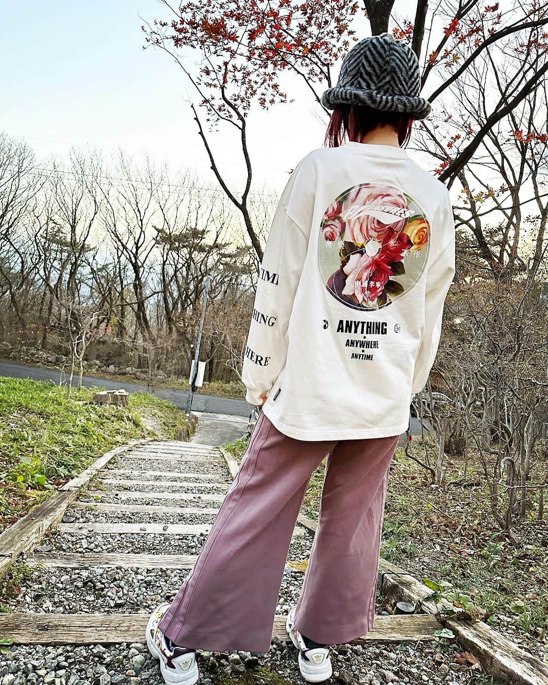 ながしまみのりのインスタグラム：「🌲🏔️🌲 ・ #lining #adidas #adidasoriginals」