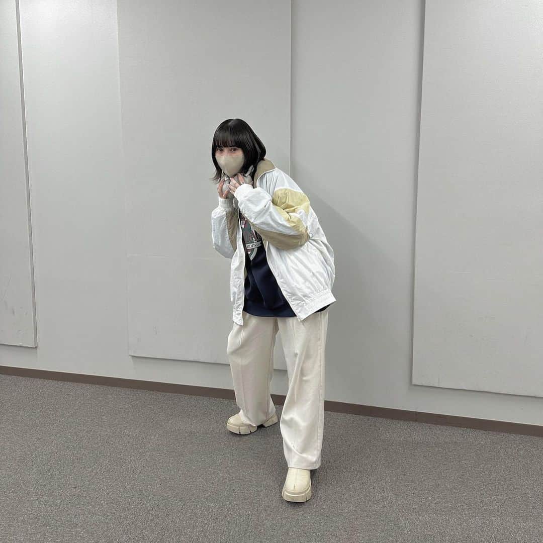 Annaのインスタグラム：「おにゅーのアウターにおにゅーのヘッドホン🎧 今日のお洋服お気に入りセットだった。」