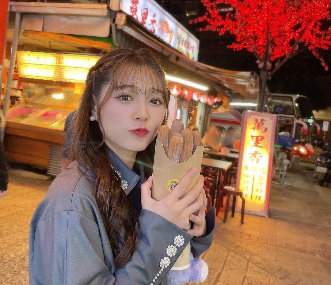 谷本安美さんのインスタグラム写真 - (谷本安美Instagram)「* 台湾では有名な夜市に行ったー！ 屋台たくさんでテンション上がりました😚✨ ⁡ ⁡ ⁡ ⁡ #海外 #海外旅行 #台湾 #台北 #taiwan #taipei #台湾旅行 #夜市 #饒河夜市 #屋台 #タピオカ #fashionstyle #服 #洋服 #fashionpost  #セットアップ #エピヌ #epine #ootd #photo #photoshot #idol #ハロプロ#つばきファクトリー #谷本安美」11月13日 21時47分 - ami_tanimoto.official