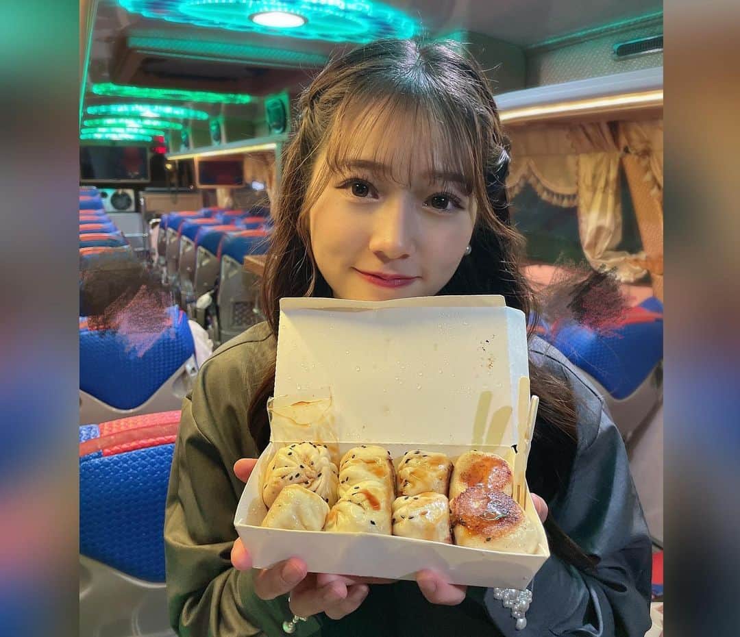 谷本安美さんのインスタグラム写真 - (谷本安美Instagram)「* 台湾では有名な夜市に行ったー！ 屋台たくさんでテンション上がりました😚✨ ⁡ ⁡ ⁡ ⁡ #海外 #海外旅行 #台湾 #台北 #taiwan #taipei #台湾旅行 #夜市 #饒河夜市 #屋台 #タピオカ #fashionstyle #服 #洋服 #fashionpost  #セットアップ #エピヌ #epine #ootd #photo #photoshot #idol #ハロプロ#つばきファクトリー #谷本安美」11月13日 21時47分 - ami_tanimoto.official