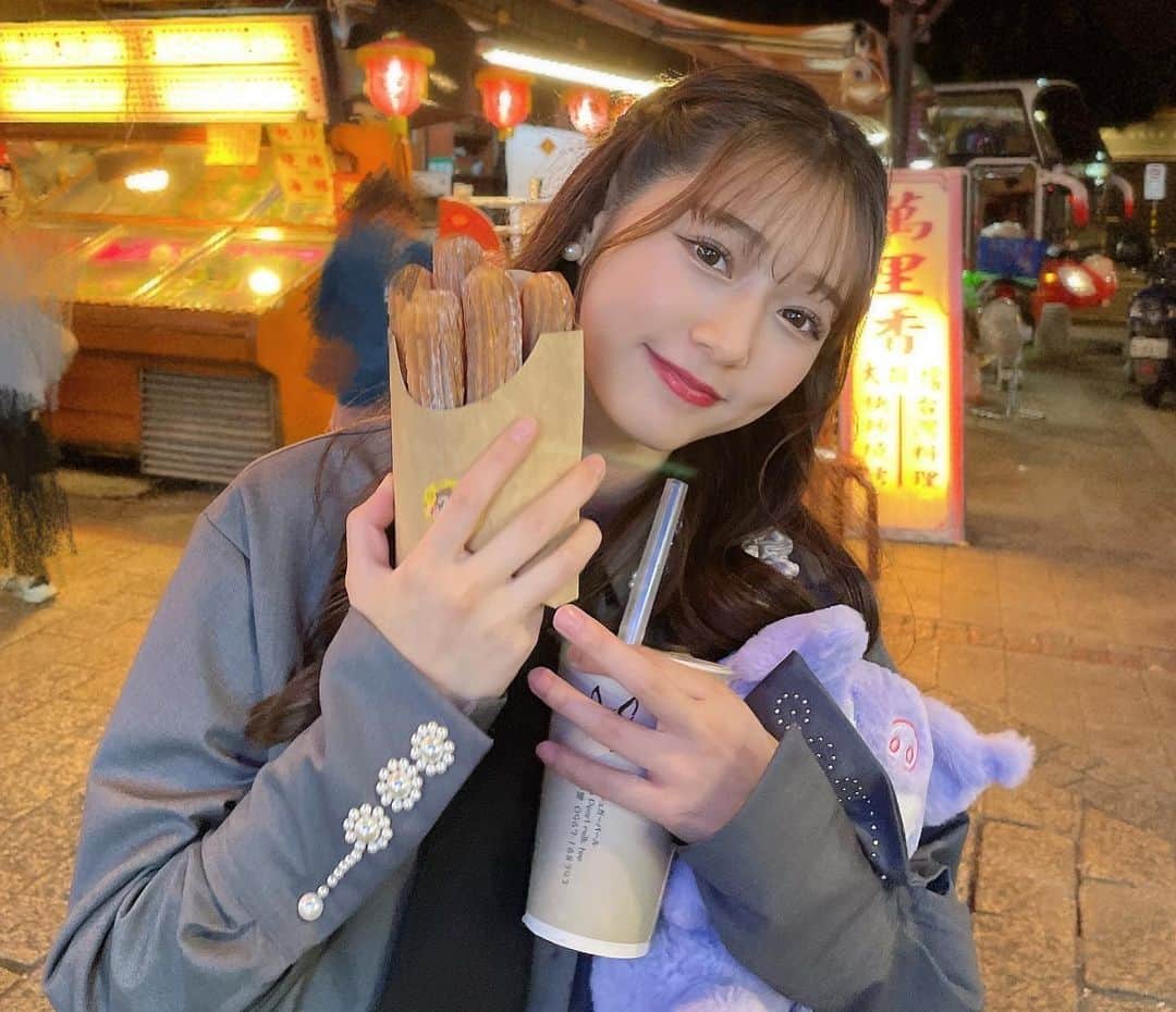 谷本安美さんのインスタグラム写真 - (谷本安美Instagram)「* 台湾では有名な夜市に行ったー！ 屋台たくさんでテンション上がりました😚✨ ⁡ ⁡ ⁡ ⁡ #海外 #海外旅行 #台湾 #台北 #taiwan #taipei #台湾旅行 #夜市 #饒河夜市 #屋台 #タピオカ #fashionstyle #服 #洋服 #fashionpost  #セットアップ #エピヌ #epine #ootd #photo #photoshot #idol #ハロプロ#つばきファクトリー #谷本安美」11月13日 21時47分 - ami_tanimoto.official