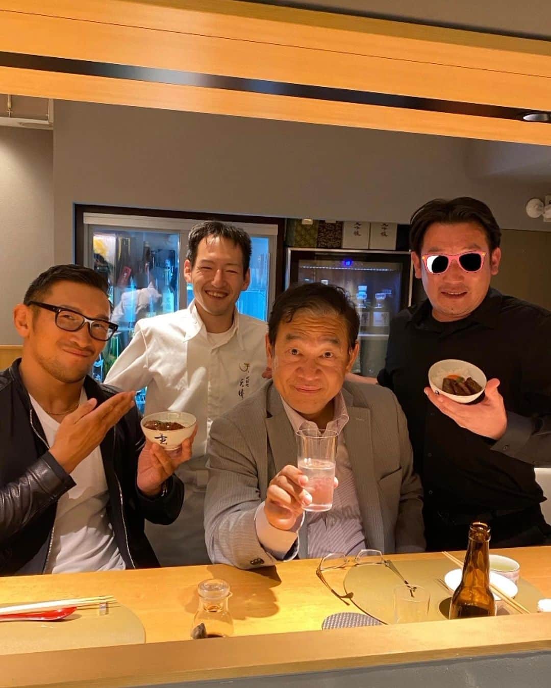 ストラッサー起一のインスタグラム：「先日に北新地にある炭割烹 天晴さんで食事させて頂きました。 全ての料理が美味しくて感動✨ そして大将、スタッフさんの人柄も最高でした。 また食べに行かせて頂きたいと思います。 ご馳走さまでした😋 @sumi_tensei   #北新地グルメ  #梅田グルメ  #天晴」