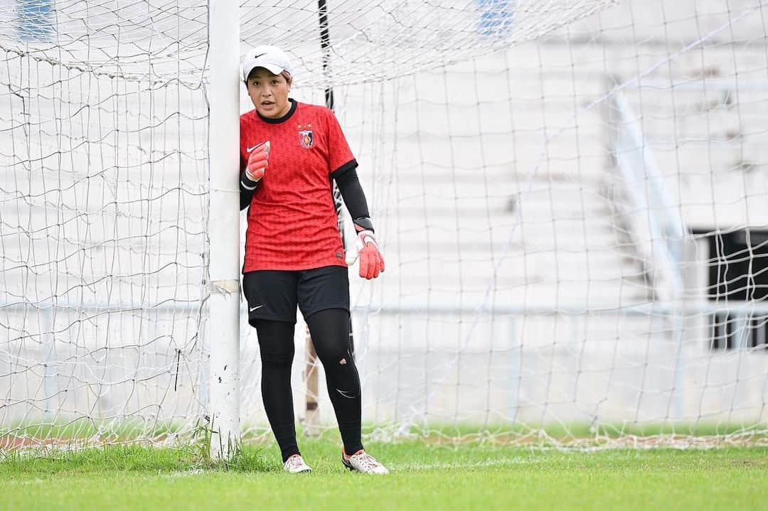 池田咲紀子さんのインスタグラム写真 - (池田咲紀子Instagram)「AFC Women's Club Championship 2023 🏆⚽️  グループAでの3試合をタイ🇹🇭で戦ってきました！！！  いろんな学びがあったと感じた遠征。  3試合勝ち切ったこと、コミュニケーション、組み合わせ、拘り、技術、強い思い、メンバー選考、大量得点、無失点、課題、涙、成果、感謝、連戦、チームワーク、環境、、、、、(まだまだあるけど  本当に学ぶことの多い２週間だったし、 私自身はもちろんチーム全員にとって大切な時間だったと思う。  帰ってからも休むことなく試合ができることに幸せを感じながら、 勝ちにこだわってまた取り組んでいきます！！！  現地、YouTube、SNSなどを気にして応援してくださった 多くのレッズレディースファミリーの皆さん、 本当にありがとうございました！  まだACLは決勝が残っています！ リーグ戦も皇后杯もこれからです！！！  今シーズンも共に戦いましょう！！！！！！！！！ よろしくお願いします。  #三菱重工浦和レッズレディース  #ACL #asiachampionships  #池田咲紀子」11月13日 21時53分 - sakiko_ikeda_21