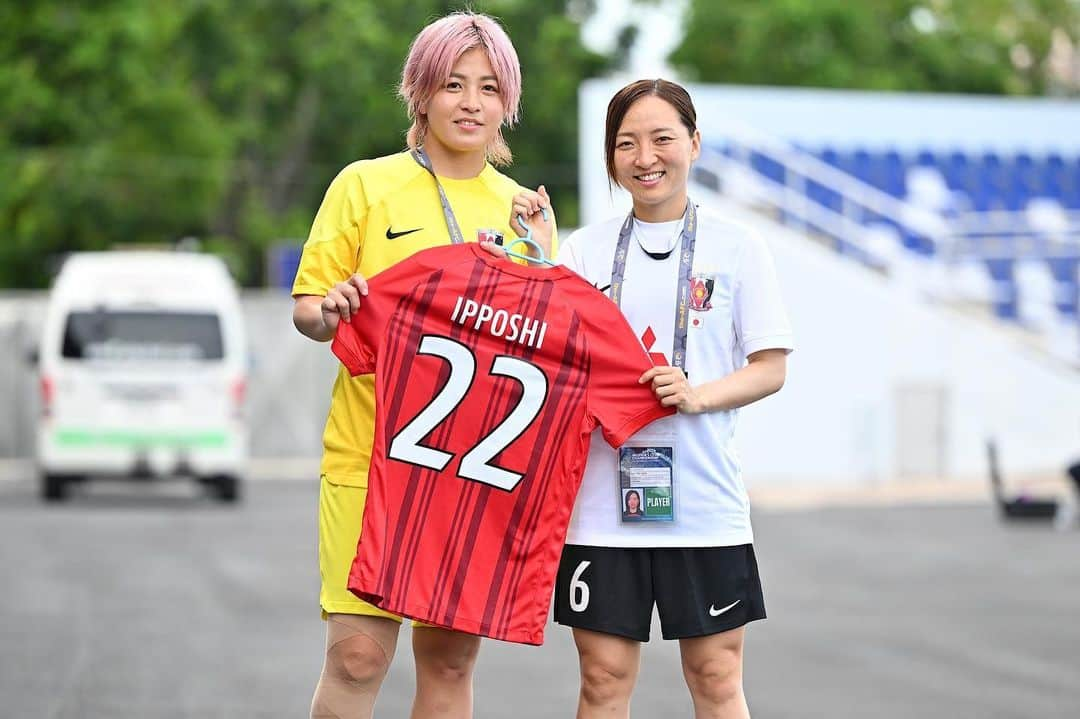 池田咲紀子さんのインスタグラム写真 - (池田咲紀子Instagram)「AFC Women's Club Championship 2023 🏆⚽️  グループAでの3試合をタイ🇹🇭で戦ってきました！！！  いろんな学びがあったと感じた遠征。  3試合勝ち切ったこと、コミュニケーション、組み合わせ、拘り、技術、強い思い、メンバー選考、大量得点、無失点、課題、涙、成果、感謝、連戦、チームワーク、環境、、、、、(まだまだあるけど  本当に学ぶことの多い２週間だったし、 私自身はもちろんチーム全員にとって大切な時間だったと思う。  帰ってからも休むことなく試合ができることに幸せを感じながら、 勝ちにこだわってまた取り組んでいきます！！！  現地、YouTube、SNSなどを気にして応援してくださった 多くのレッズレディースファミリーの皆さん、 本当にありがとうございました！  まだACLは決勝が残っています！ リーグ戦も皇后杯もこれからです！！！  今シーズンも共に戦いましょう！！！！！！！！！ よろしくお願いします。  #三菱重工浦和レッズレディース  #ACL #asiachampionships  #池田咲紀子」11月13日 21時53分 - sakiko_ikeda_21