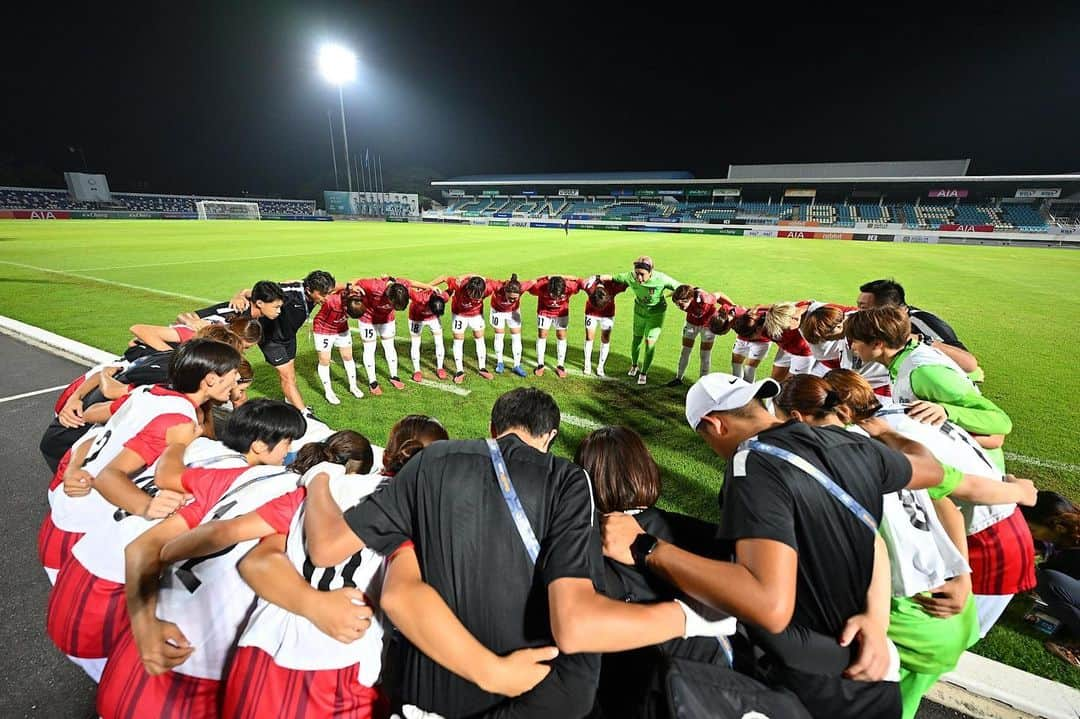 池田咲紀子のインスタグラム：「AFC Women's Club Championship 2023 🏆⚽️  グループAでの3試合をタイ🇹🇭で戦ってきました！！！  いろんな学びがあったと感じた遠征。  3試合勝ち切ったこと、コミュニケーション、組み合わせ、拘り、技術、強い思い、メンバー選考、大量得点、無失点、課題、涙、成果、感謝、連戦、チームワーク、環境、、、、、(まだまだあるけど  本当に学ぶことの多い２週間だったし、 私自身はもちろんチーム全員にとって大切な時間だったと思う。  帰ってからも休むことなく試合ができることに幸せを感じながら、 勝ちにこだわってまた取り組んでいきます！！！  現地、YouTube、SNSなどを気にして応援してくださった 多くのレッズレディースファミリーの皆さん、 本当にありがとうございました！  まだACLは決勝が残っています！ リーグ戦も皇后杯もこれからです！！！  今シーズンも共に戦いましょう！！！！！！！！！ よろしくお願いします。  #三菱重工浦和レッズレディース  #ACL #asiachampionships  #池田咲紀子」