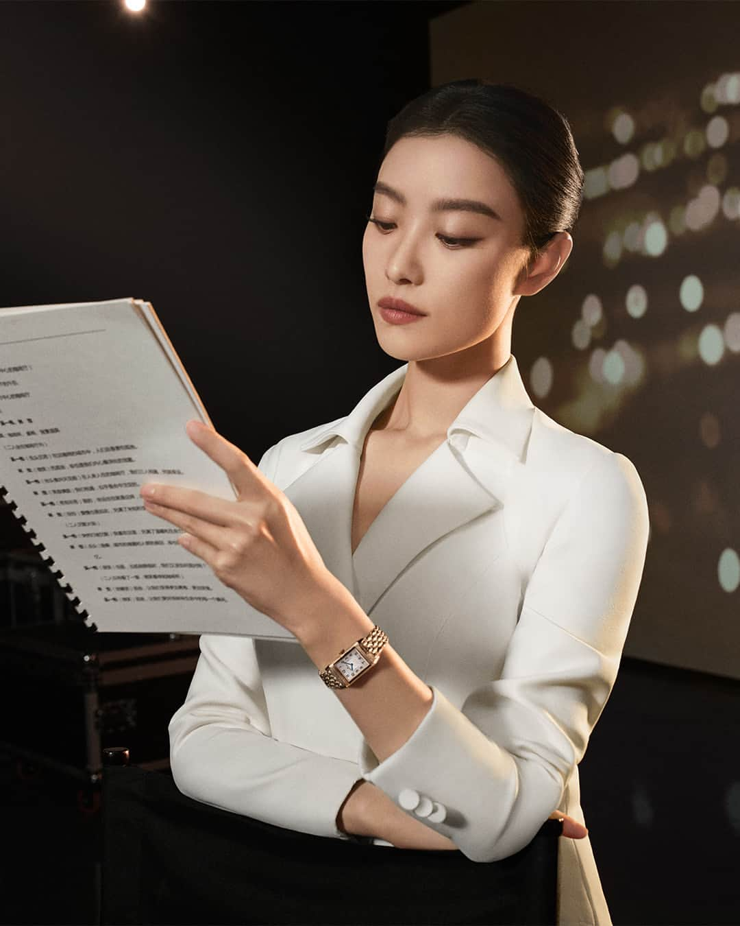 ジャガールクルトのインスタグラム：「Starring NiNi. #Reverso _ NiNi @captainmiao Reverso Classic Duetto Designed, made and assembled in our Manufacture _ One of China’s most celebrated actresses, Global Ambassador Ni Ni wears the refined and feminine Reverso Classic Duetto: “I believe that we each build our own fate, step by step. Just like the creation of a watch, it is by our own hands that we make the dream come true. And for this, we must devote ourselves to learning and practicing our craft every day, away from the lights and cameras.” she says. _ #JaegerLeCoultre #Reverso #TheWatchmakerOfWatchmakers」