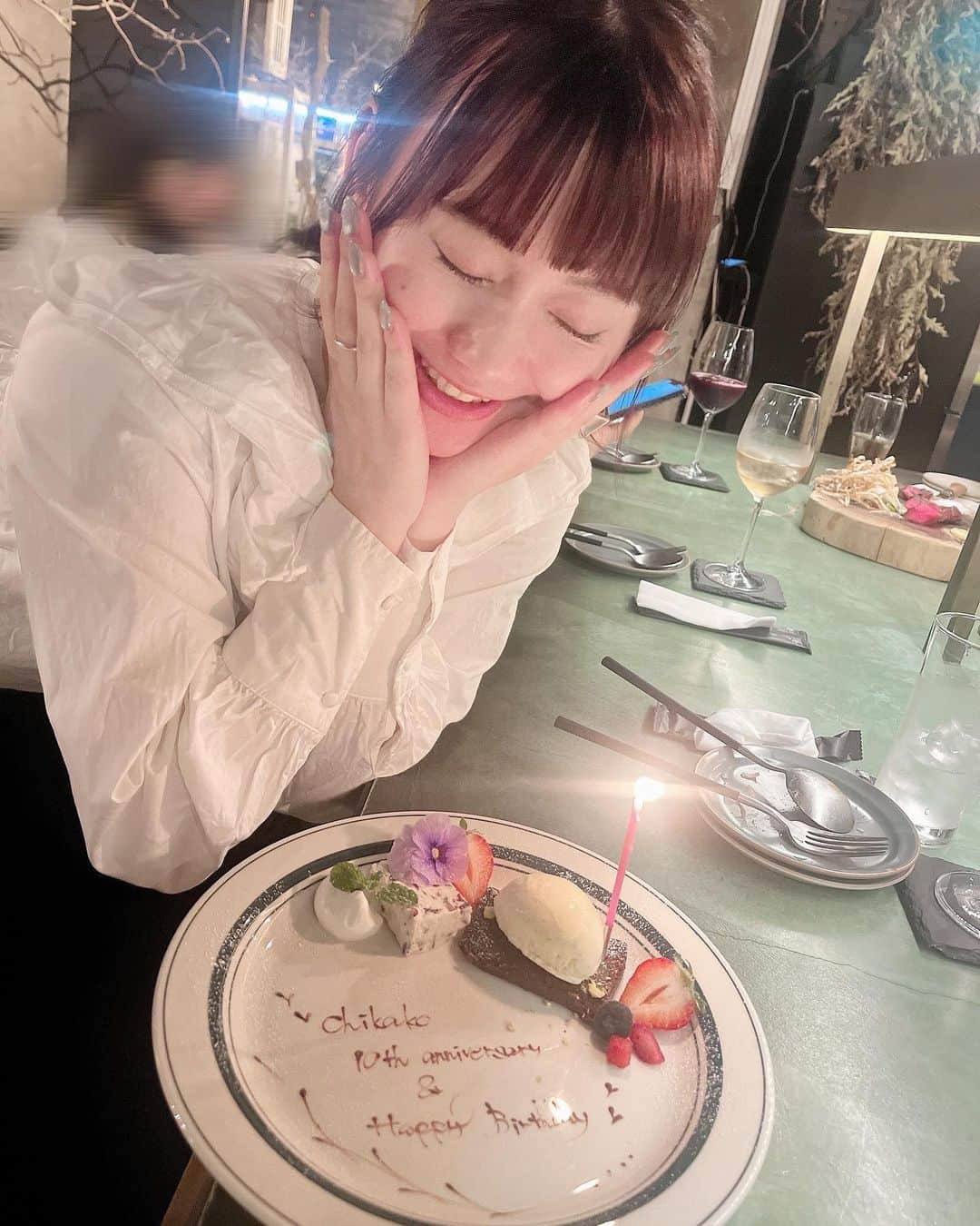 松本慈子さんのインスタグラム写真 - (松本慈子Instagram)「* 名古屋のお姉ちゃんがお誕生日と10周年お祝いしてくれました😭嬉しすぎるサプライズ！！！ ご飯もとってもおいしかった〜🤤🥩🍷 奈々さん、ありがとうございます💖」11月13日 22時09分 - chikako_1119