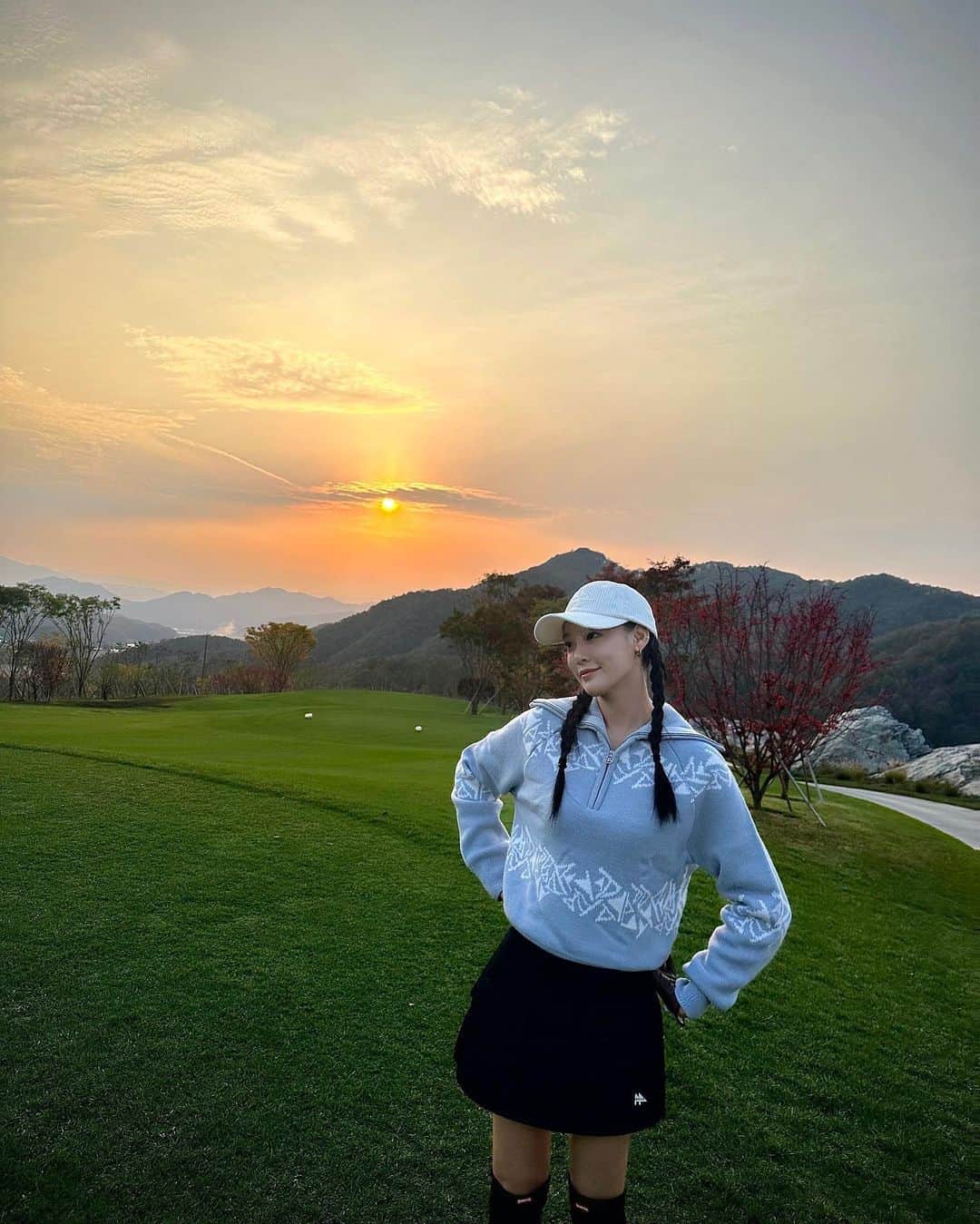 ジュヨン のインスタグラム：「이제 겨울 라운딩 ❄️⛳️🤍」