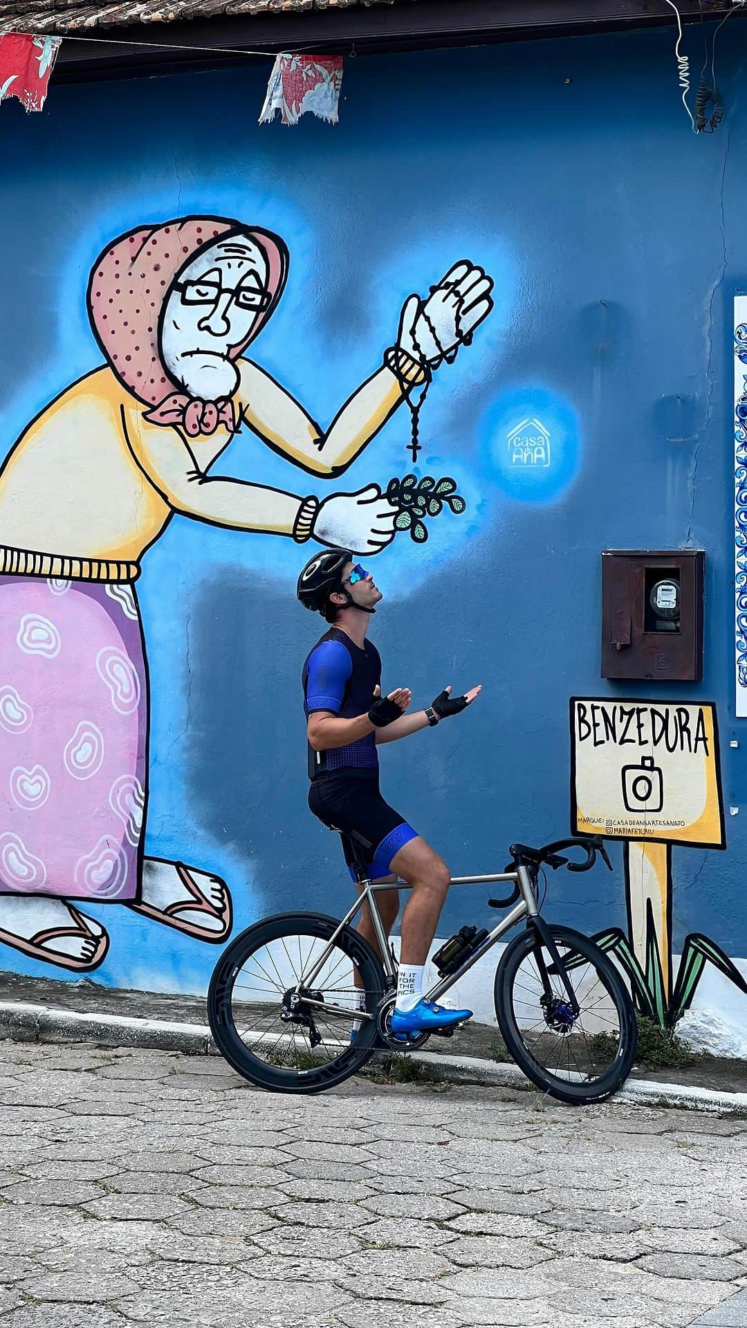 フランシスコ･ラチョースキーのインスタグラム：「Bora dar um rolê comigo!! Paraíso na terra 🚴 🏝️」