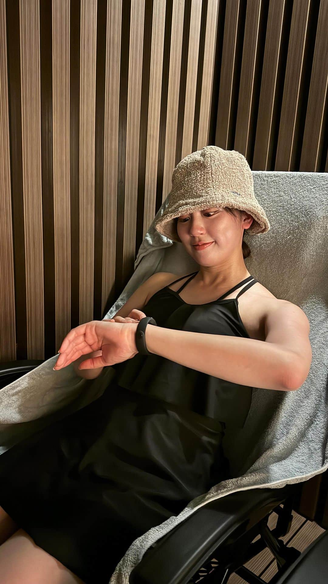 坂口理子のインスタグラム：「脈-myaku private sauna-🧖 勝手にリールも作っちゃいました....🎬 #サウナ #サウナイキタイ #サウナ女子  #サウナ初心者 #サ活 #天神サウナ #天神  #リール #整う #最近分かってきたよ」