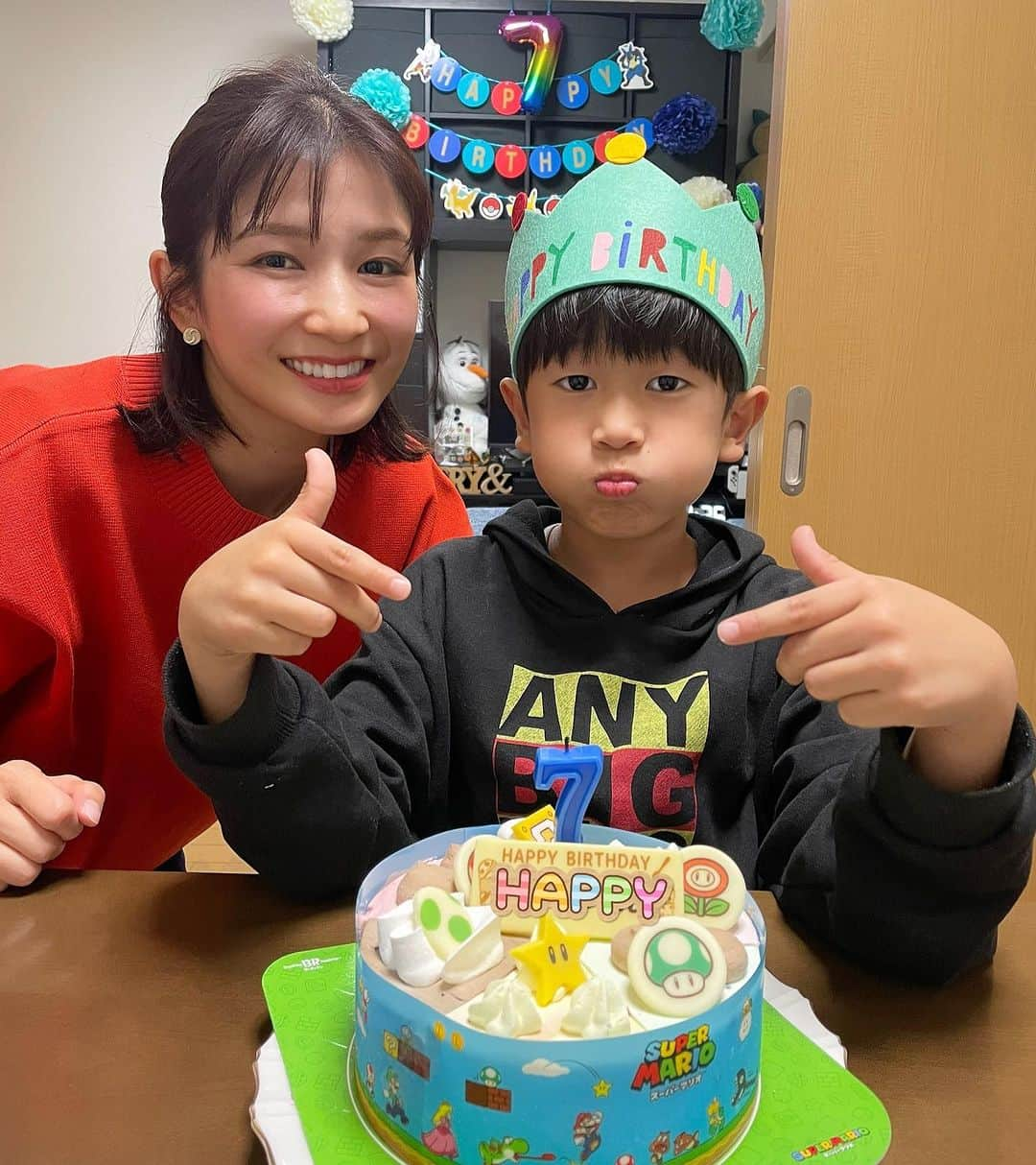 小西ゆりなのインスタグラム：「息子よ♡ 7歳のお誕生日おめでとう👦🎂✨ 今年はリクエストにお応えして、アイスケーキにしました🎂 生意気街道まっしぐらですが… 7歳も毎日元気に楽しく過ごせますように🥰 そして… 母7歳👩は新たな資格取得に向けて、明日から勉強を始めます📚✏️ (どこかで宣言しないと合格できない気がするから😅) #happybirthday #お誕生日 #7歳 #小1男子 #俺とか言う #可愛いは禁止 #かっこつけたいお年頃 #男の子ママ #11月13日生まれ #2016年」