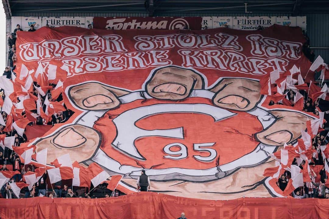 フォルトゥナ・デュッセルドルフのインスタグラム：「𝐄𝐢𝐧𝐞 𝐄𝐢𝐧𝐡𝐞𝐢𝐭 🫶 • • #f95 #fortuna #2Bundesliga」