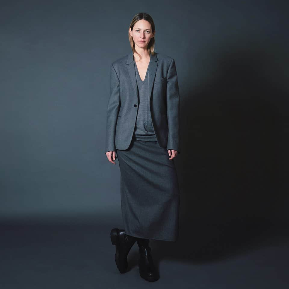 ジャンポールノットさんのインスタグラム写真 - (ジャンポールノットInstagram)「Grey Flannel  Anais wears a grey flannel jacket with matching skirt and a simple v neck sweater in silk wool  Available at KNOTT HOUSE   #grey #greyflannel #belgiumdesign #minimaldesign #madeinbrussels #ruefranzmerjay147 #placebrugmann #wbdm #jeanpaulknott #knotthouse #knottshop」11月13日 22時18分 - jeanpaulknott