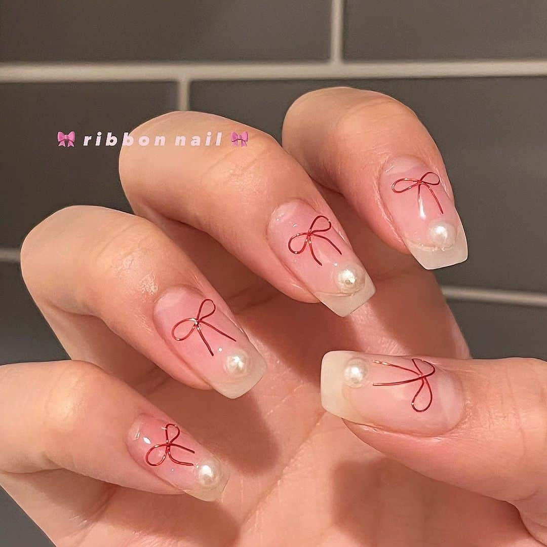 砂糖華のインスタグラム：「🎀 ribbon nail 🎀 ‪　　　　　‬ 今回はリボンネイルやってみたよ♡♡ 可愛すぎる~ お気に入り🎀 ‪　　　　　‬ ‪　　　　　‬ #セルフネイル #リボンネイル #ネイルデザイン #ジェルネイル #パールネイル #ワイヤーネイル」