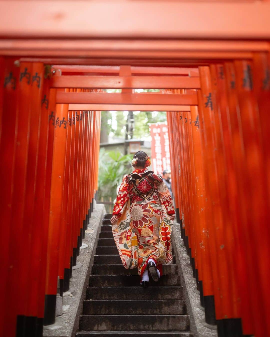 高橋志津奈さんのインスタグラム写真 - (高橋志津奈Instagram)「日曜日は成人式の前撮りをしてきました✨✨ まーーー可愛いの🩶🩶🩶 ほんとこのお着物前からも後ろからも可愛くて、帯がかなりお気に入り🩶 . この歳じゃ無いと着れない色で若々しくて可愛い仕上がりに。親子ともども大満足🩶 . 20歳か、、なんかしみじみ。 生まれた時のことを思い出しました😊 . こんなに大きく成長して、感謝だな😊 . もっともっと大きな世界を見て、たくさんの経験をして欲しいなとか欲張りな夢を考えながら、、。 生きててくれるだけで幸せと思ったあの頃を思い出したのでした🤭🤭 . #20歳 #成人式#前撮り#振り袖#アンティーク」11月13日 22時16分 - shizunan