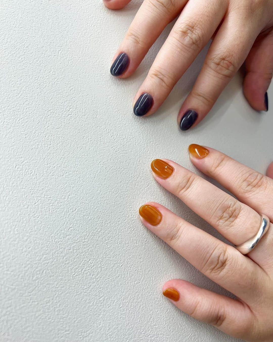 Kana Kobayashiさんのインスタグラム写真 - (Kana KobayashiInstagram)「#新色 #秋色 #ネイル #シンプルネイル #アシンメトリーネイル #nails #asymmetry #Autumn #aw #ネイルデザイン #ネイルアート #東京ネイルサロン #大人ネイル」11月13日 22時27分 - anela_kana