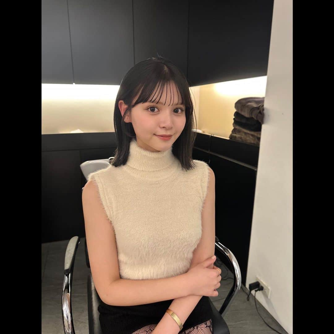 小泉のん（のんち）さんのインスタグラム写真 - (小泉のん（のんち）Instagram)「.  # Hello New Me  という事で40cm程髪を切って 皆の大好きな黒髪に戻って､､(笑) 大イメチェン致しました。  【そして告知になります】 約1年前に体型管理でPopteen専属モデルを降格した私ですが、 MAXから9kg痩せて帰って来ました。  長くお待たせしてしまって 本当に本当にごめんね､  そして 専属モデルに再び昇格する為に 「クリモ総選挙」 という名のバトルに参加する事になりました。  期間は2ヶ月です。 私の想いは3.4枚目に、 バトル詳細(今月分)を5枚目に 掲載したので是非見て下さい。  正直体型管理まだまだですが バトル期間に更に絞り、 体型管理、そしてバトル共に また皆と一緒に頑張りたいです。 なので応援よろしくお願いします；；❤︎  - - - - - - - - - - - - - - - - -  そして今日から私の 🔥TikTokリンクコピーバトル🔥 が始まっています🔗❕  Popteen_jp(TikTok 公式アカウント) に掲載されている私の動画をリンクコピーして頂きたいです！  ※期間は今日13日19:00~19日19:00まで！  目標は1M！ 大きな目標ですが1位を取るために。 よろしくお願いします 頑張ろうね❕🎀」11月13日 22時19分 - _ponichan