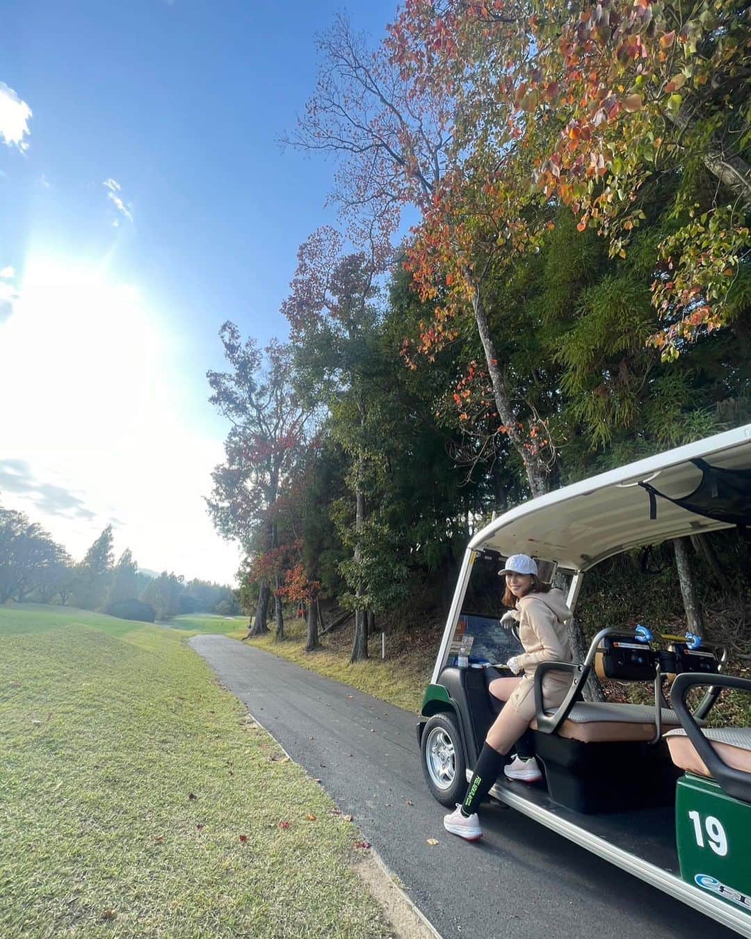 神谷ゆう子さんのインスタグラム写真 - (神谷ゆう子Instagram)「⛳️⛳️⛳️  #ゴルフ#ゴルフウェア  #ゴルフ女子 #ゴルフ場  #数ヶ月のゴルフ #ジタバタしてます #youtubeでレッスンいっぱい見てきました #秋の最高な季節 #ゴルフ日和 @tfw49 @adidas」11月13日 22時21分 - yuko_kamitani
