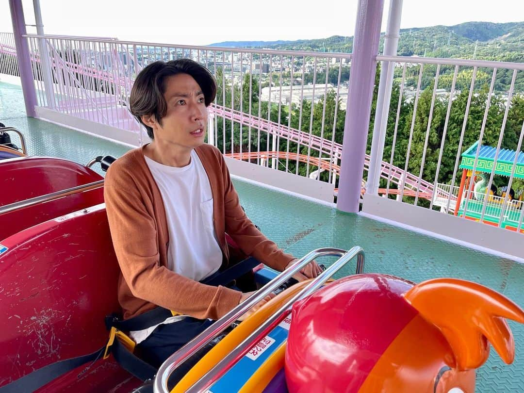 今日からヒットマンさんのインスタグラム写真 - (今日からヒットマンInstagram)「🎢 ◤◢◤ジェットコースターまもなく出発◢◤◢ ⁡ …の前の、不安げな表情🫣 ⁡ 家族揃って遊園地を楽しむ姿は ▷▶TELASA／TVerで！ プロフィール欄のURLからチェック🔗 ⁡ 第4話は11/17(金)よる11時15分から🔫 ※一部地域を除く ⁡ #今日からヒットマン #相葉雅紀 #これは十吉？ #それとも #相葉さん？🤣」11月13日 22時22分 - hitman_tvasahi