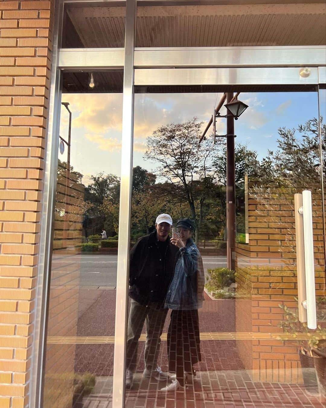 丸山クルミのインスタグラム：「🌬️🍂🤍」